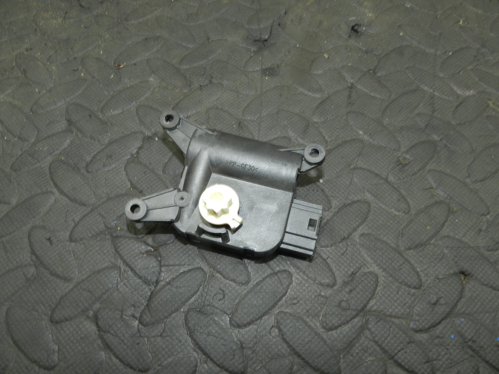 179. 2006 VOLKSWAGEN TOURAN. HEATER CONTROL FLAP ACTUATOR - Image 3