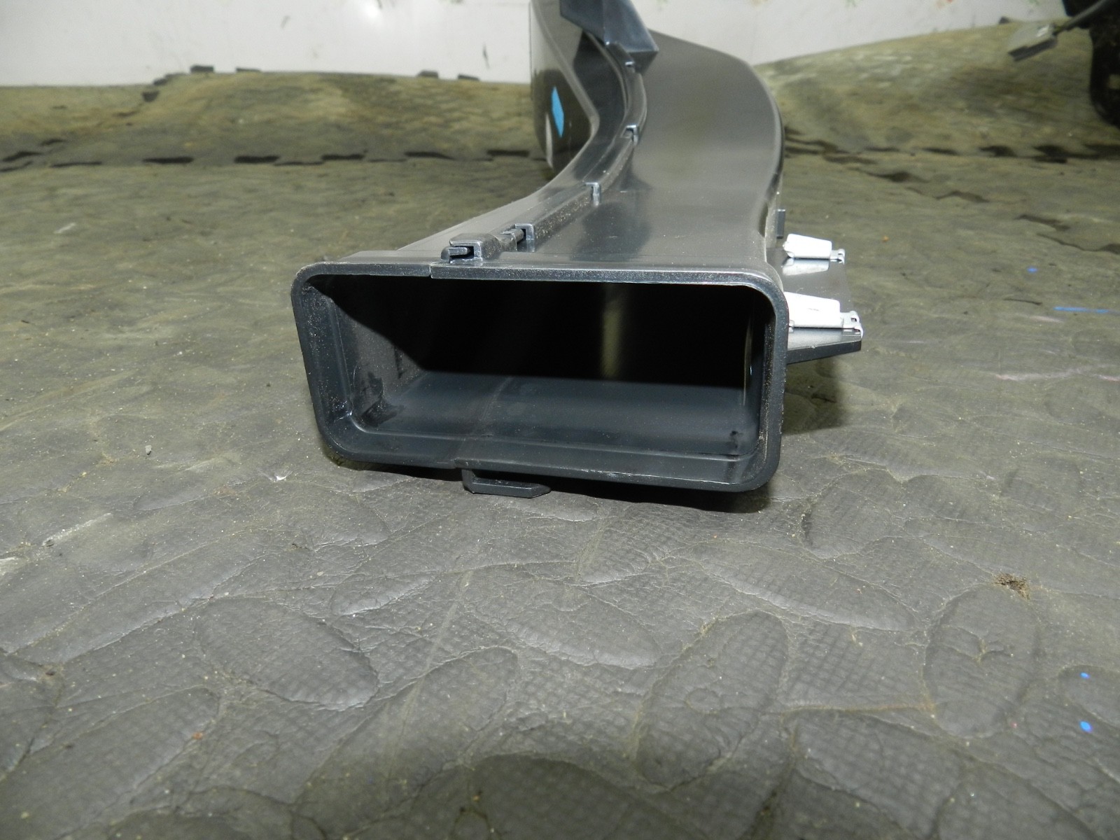 179. 2006 VOLKSWAGEN TOURAN. CENTRE CONSOLE AIR DUCT HEATER - Image 4