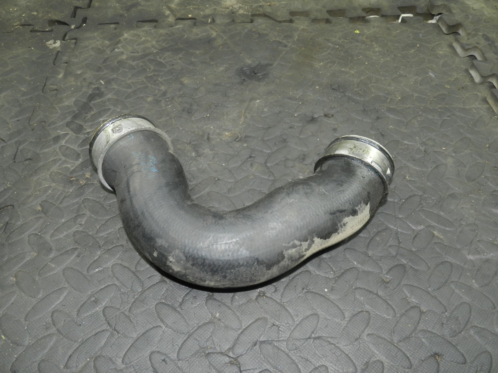 179. 2006 VOLKSWAGEN TOURAN. AIR BOOST INTERCOOLER PIPE
