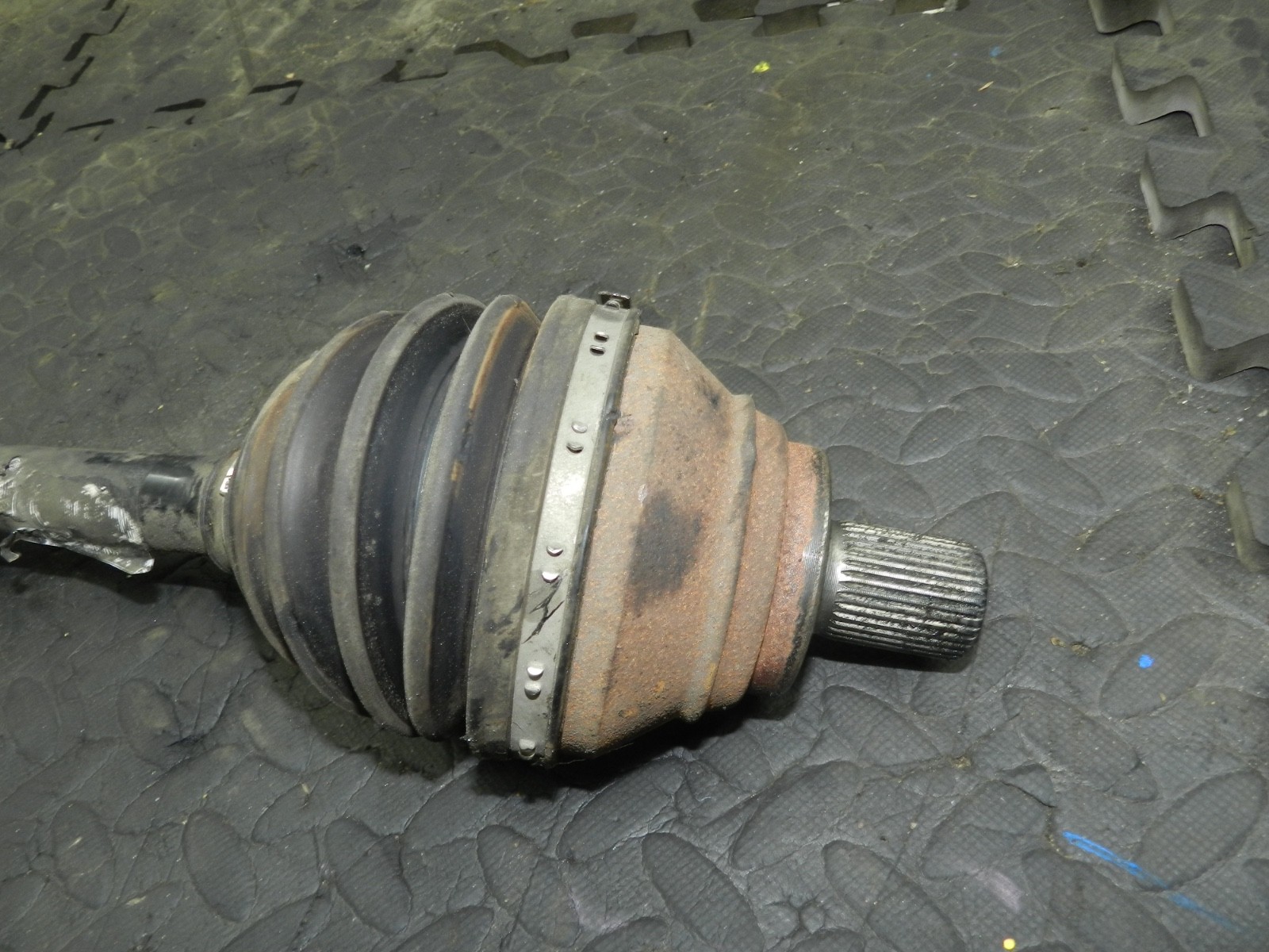 179. 2006 VOLKSWAGEN TOURAN. AUTOMATIC DRIVE SHAFT - Image 3
