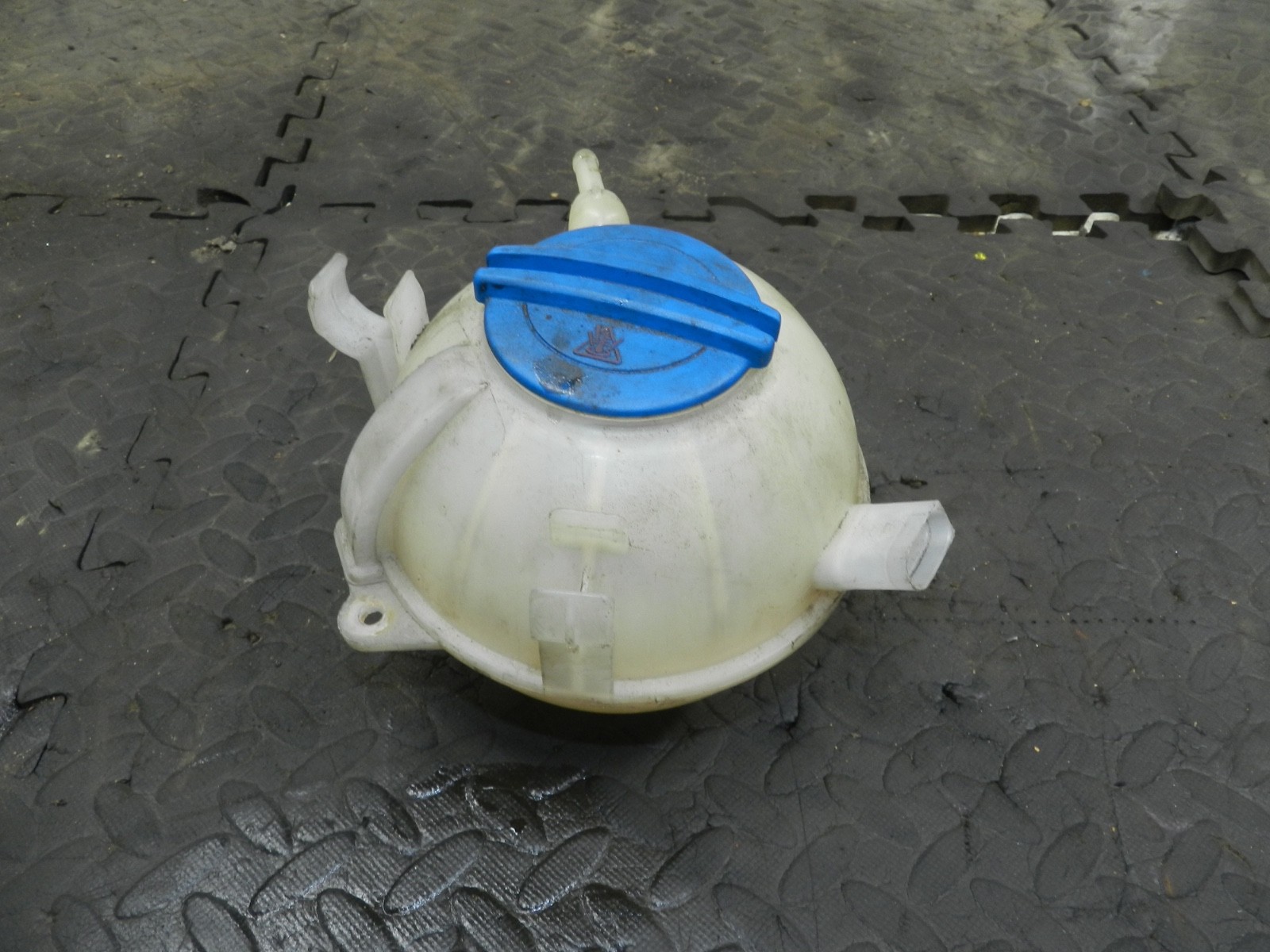 179. 2006 VOLKSWAGEN TOURAN. COOLANT BOTTLE TANK RESERVOIR - Image 3