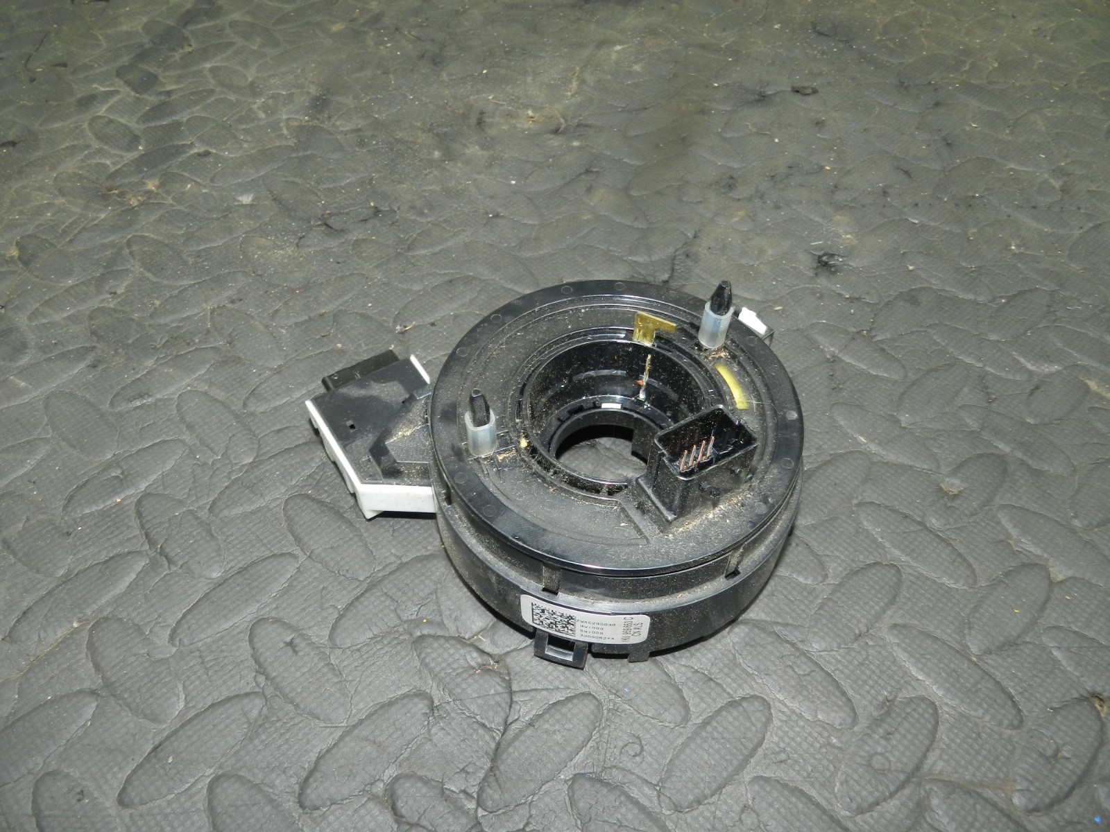 179. 2006 VOLKSWAGEN TOURAN. AIR BAG QUIB CLOCK RING - Image 2