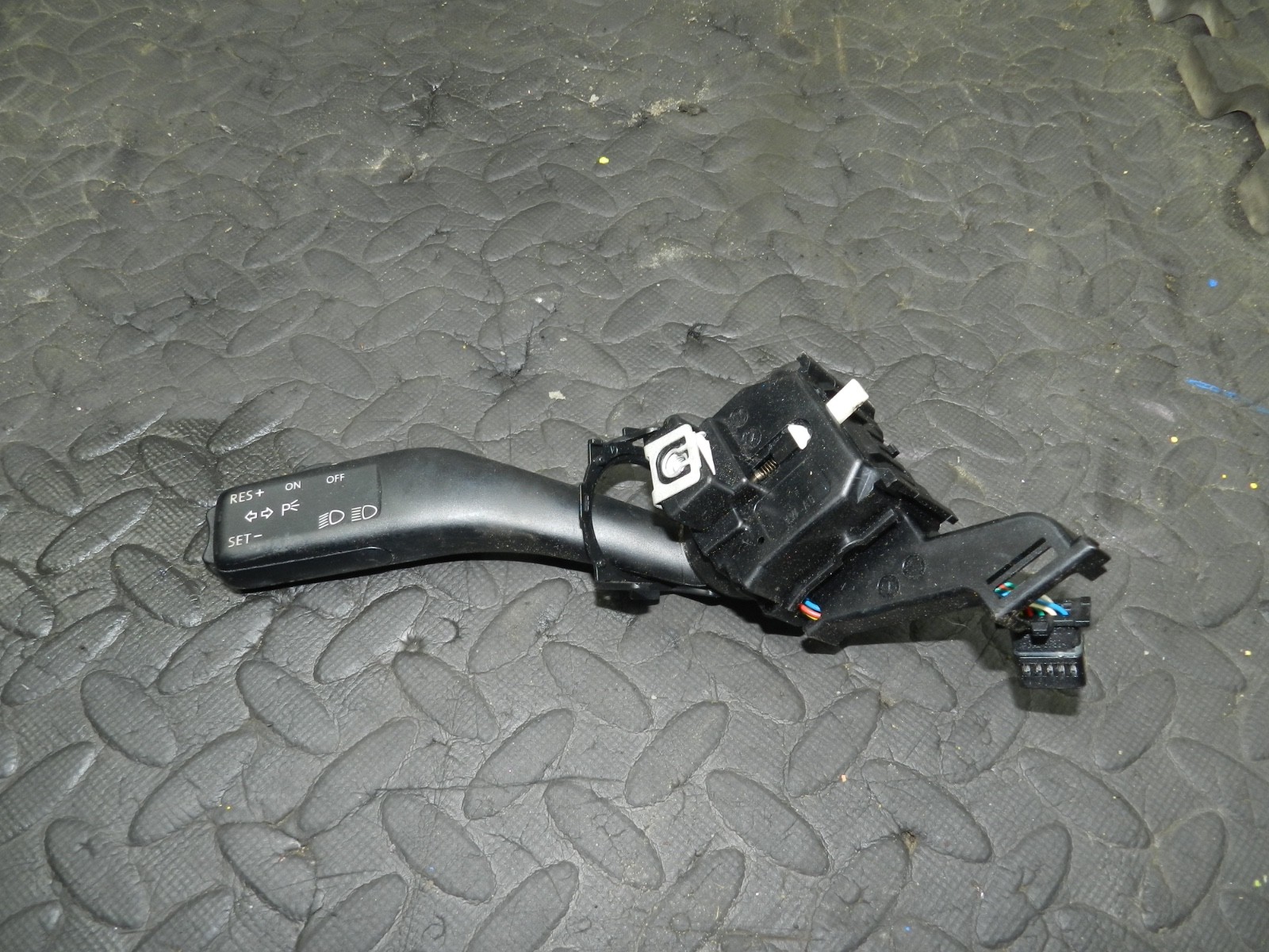 179. 2006 VOLKSWAGEN TOURAN. INDICATOR STALK