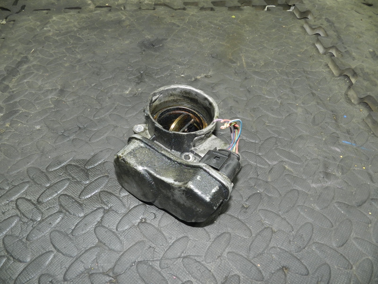179. 2006 VOLKSWAGEN TOURAN. THROTTLE BODY