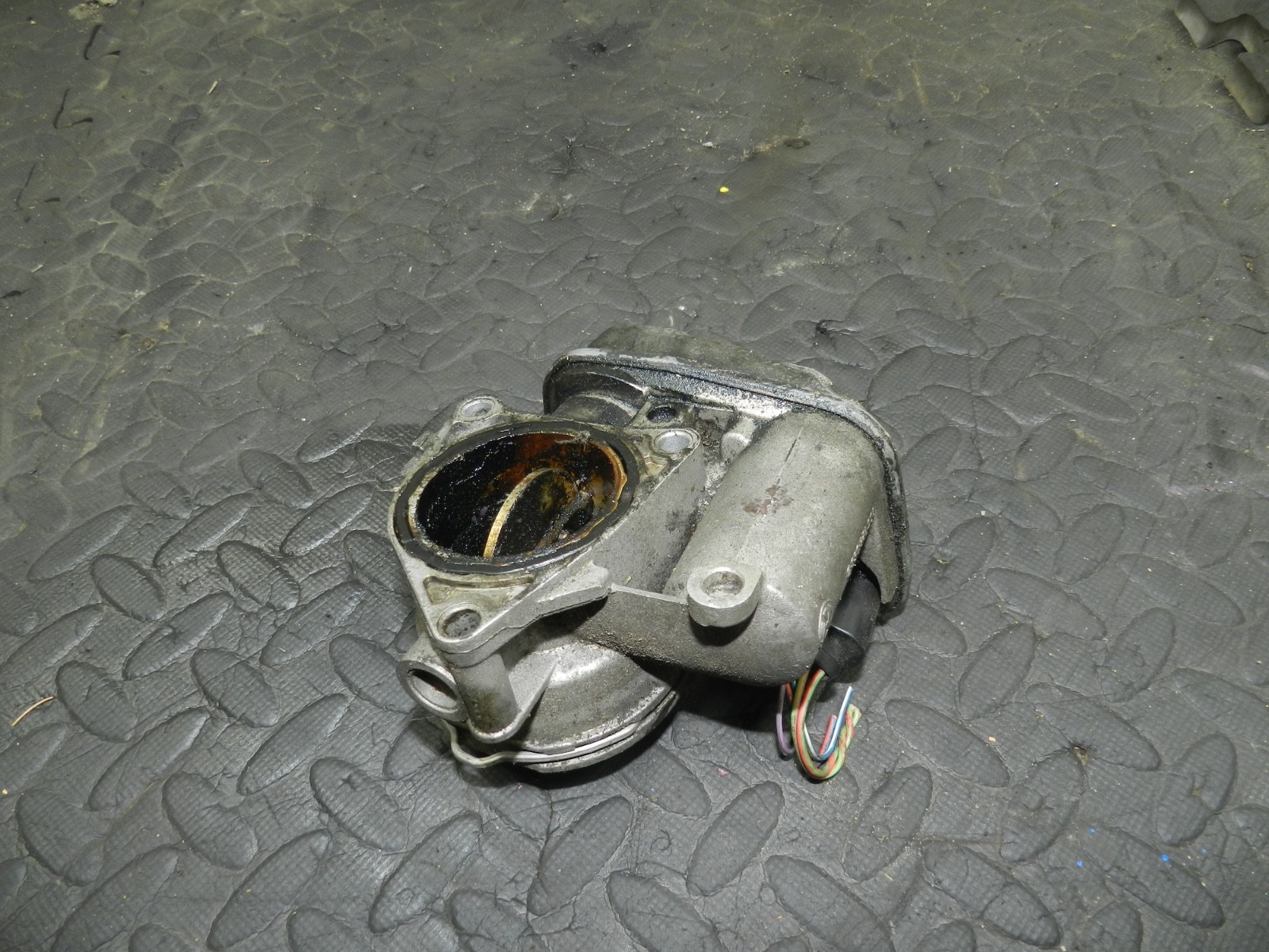 179. 2006 VOLKSWAGEN TOURAN. THROTTLE BODY - Image 3