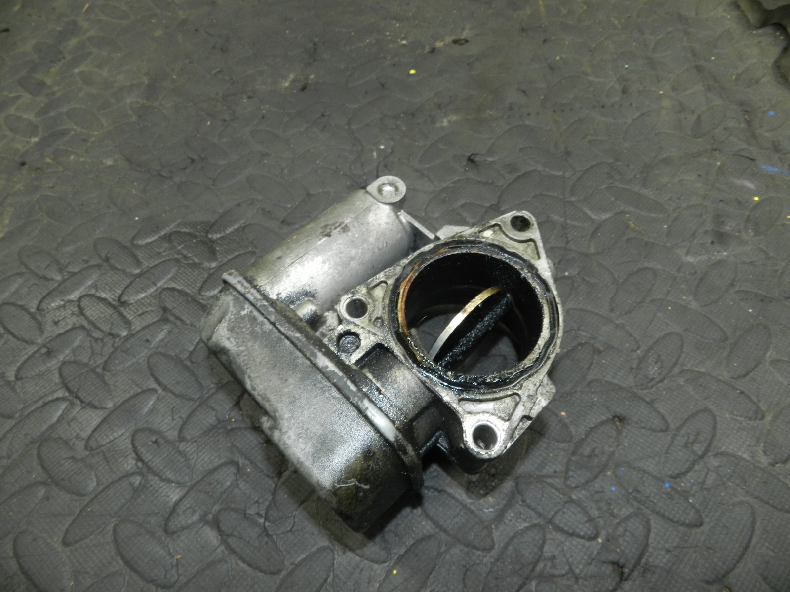 179. 2006 VOLKSWAGEN TOURAN. THROTTLE BODY - Image 4
