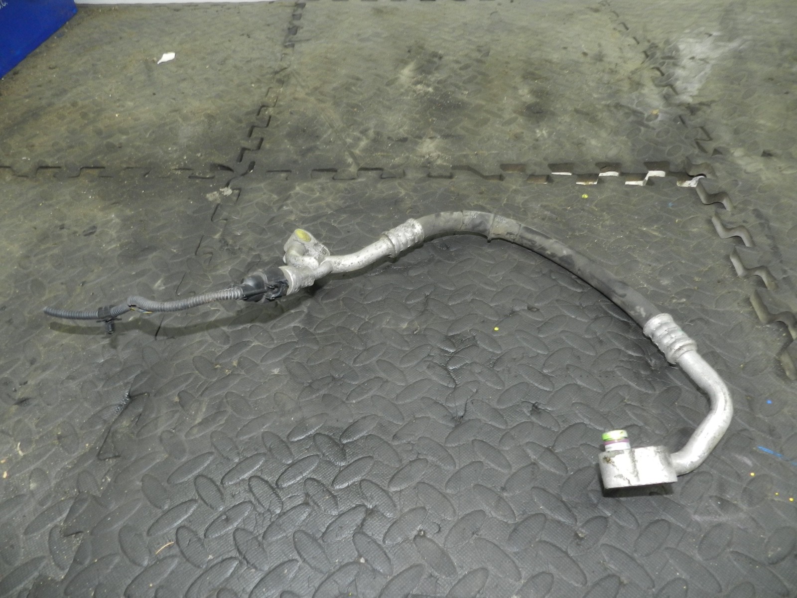 179. 2006 VOLKSWAGEN TOURAN. AIR CON PIPE
