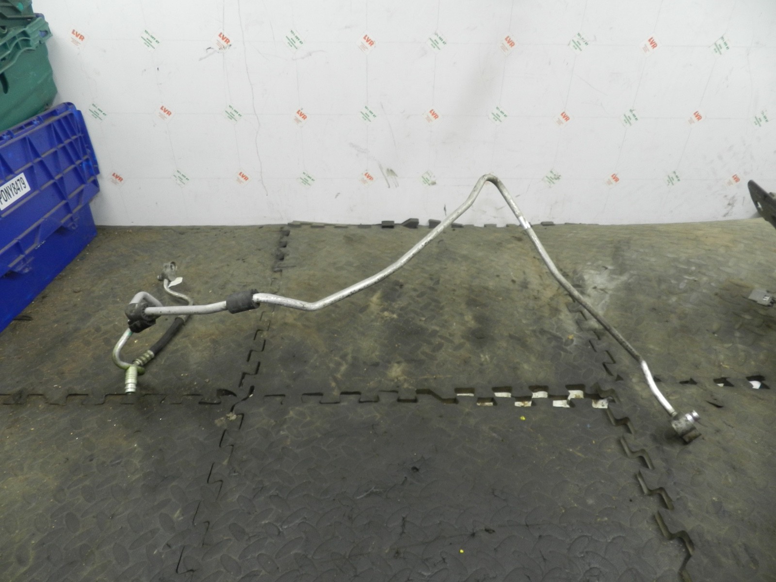 179. 2006 VOLKSWAGEN TOURAN. AIR CON PIPE