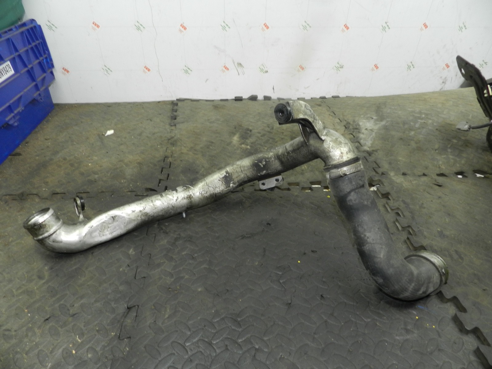 179. 2006 VOLKSWAGEN TOURAN. BOOST INTERCOOLER AIR PIPE