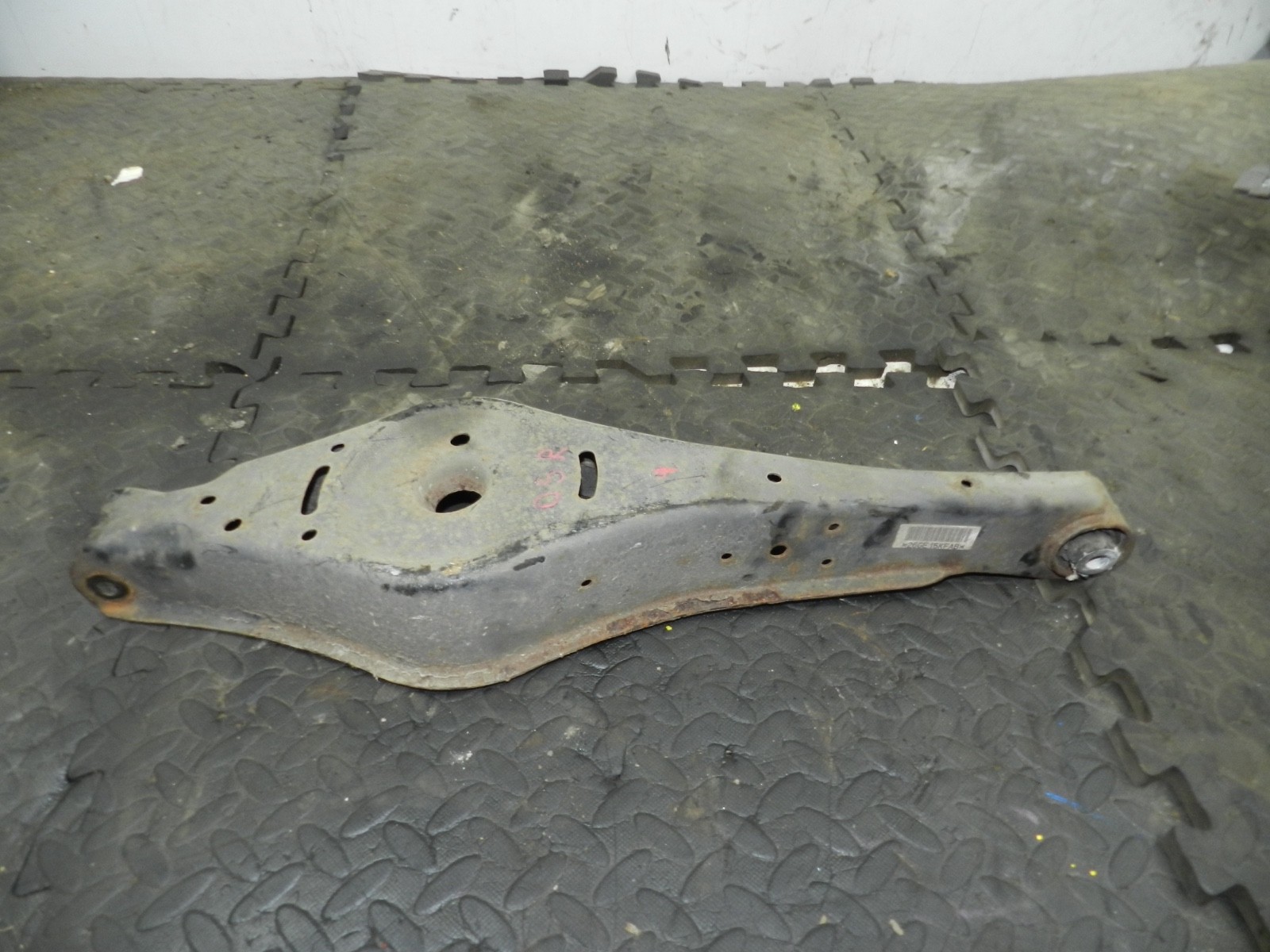 179. 2006 VOLKSWAGEN TOURAN. DRIVER SIDE REAR SUSPENSION UNIT ARM - Image 2