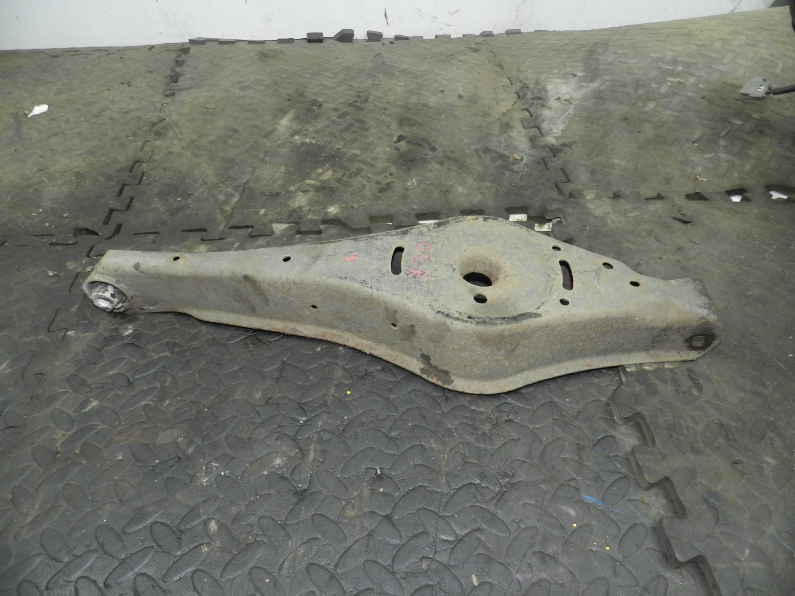 179. 2006 VOLKSWAGEN TOURAN. DRIVER SIDE REAR SUSPENSION UNIT ARM - Image 4
