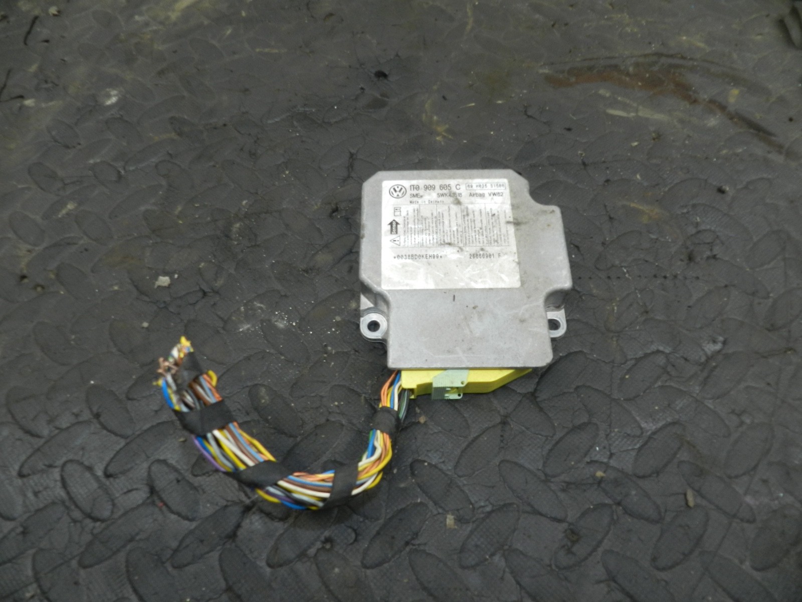 179. 2006 VOLKSWAGEN TOURAN. AIR BAG ECU 1T0909605C