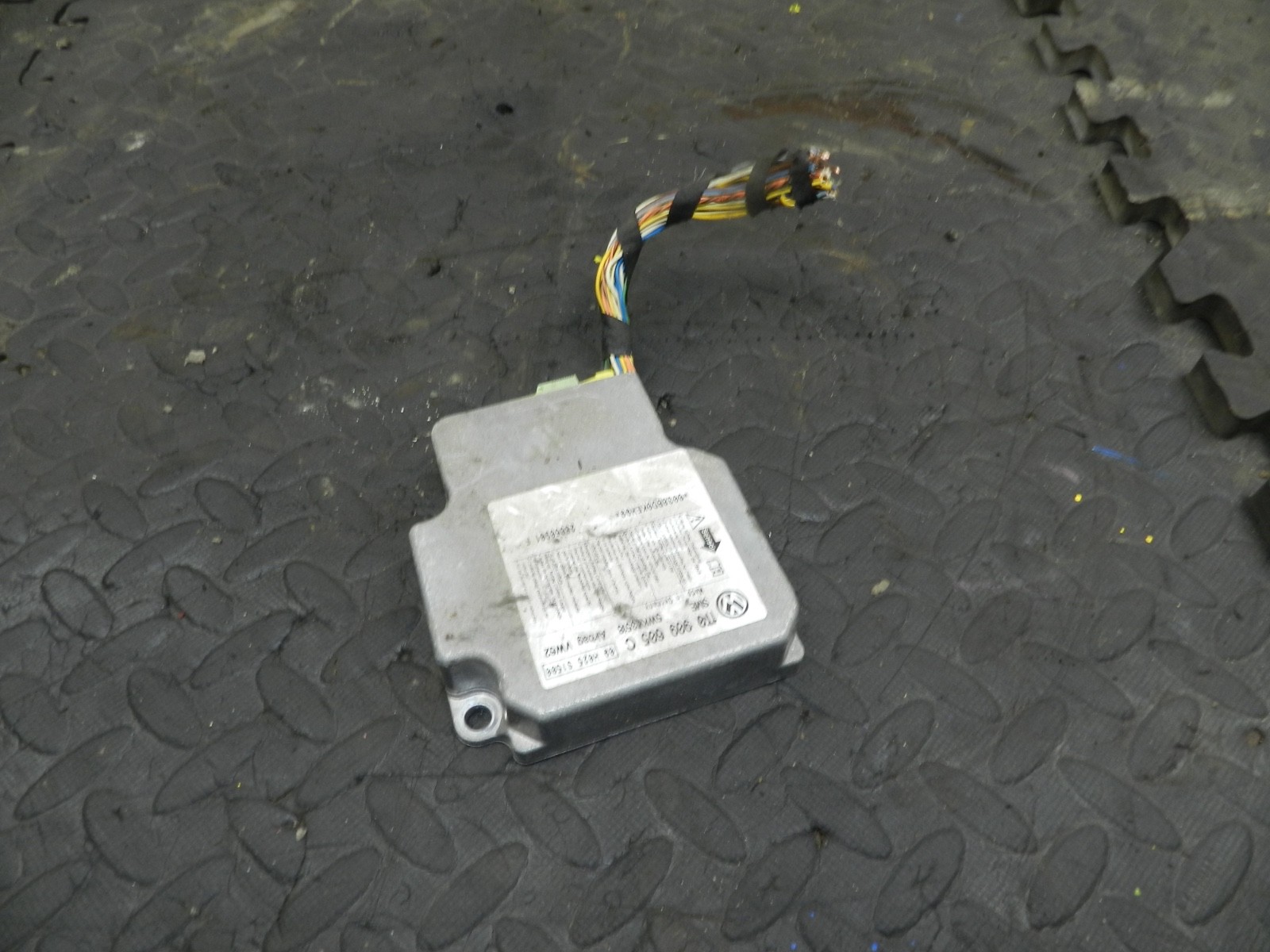 179. 2006 VOLKSWAGEN TOURAN. AIR BAG ECU 1T0909605C - Image 2