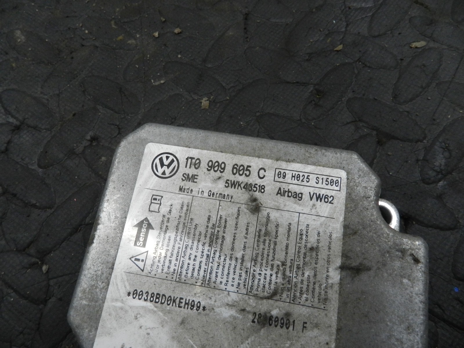 179. 2006 VOLKSWAGEN TOURAN. AIR BAG ECU 1T0909605C - Image 4