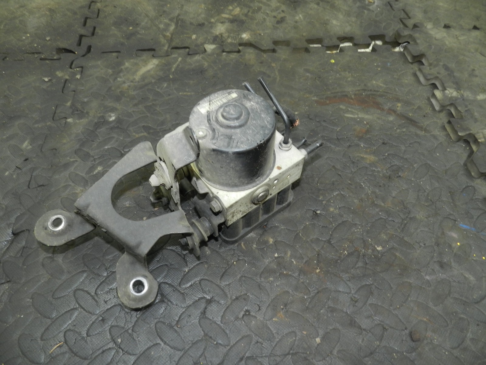 179. 2006 VOLKSWAGEN TOURAN. ABS PUMP MODULE - Image 4