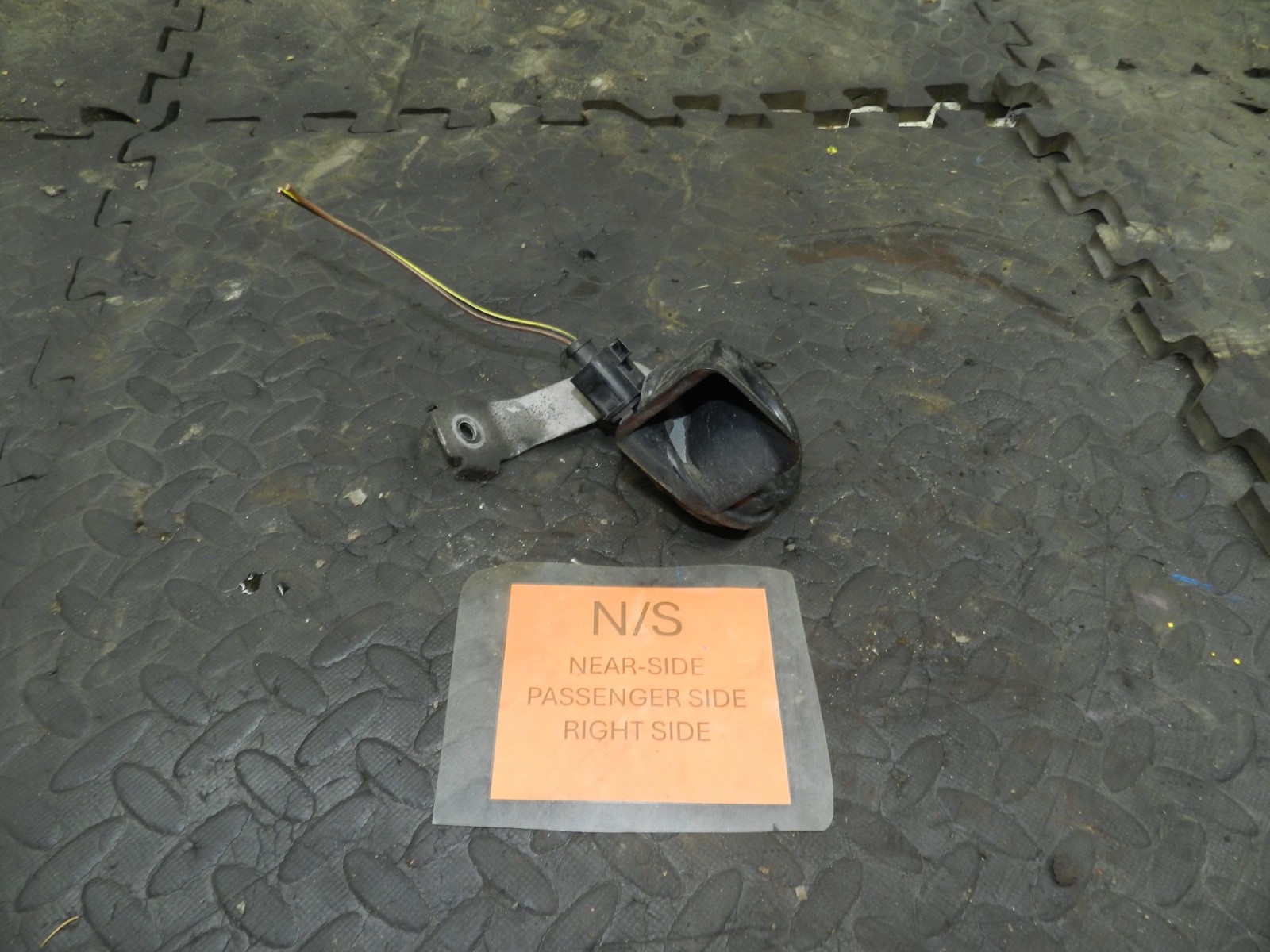 179. 2006 VOLKSWAGEN TOURAN. HORN