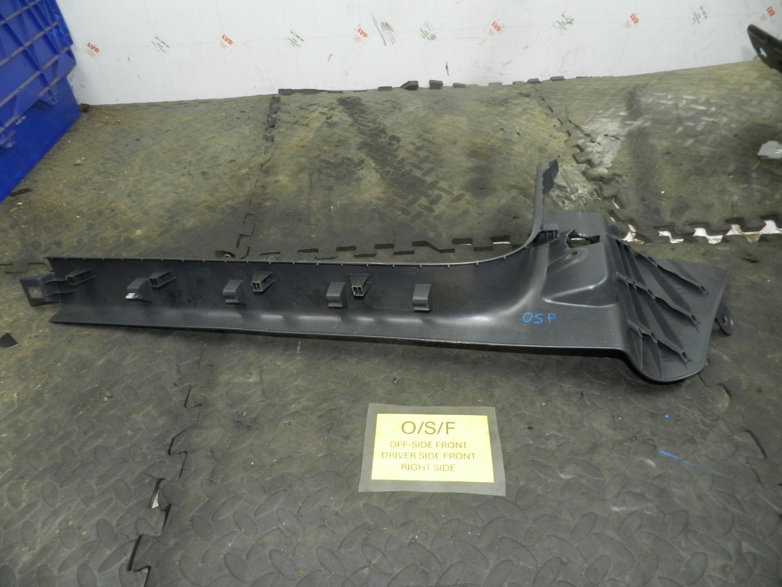 179. 2006 VOLKSWAGEN TOURAN. DRIVER SIDE LOWER SILL TRIM