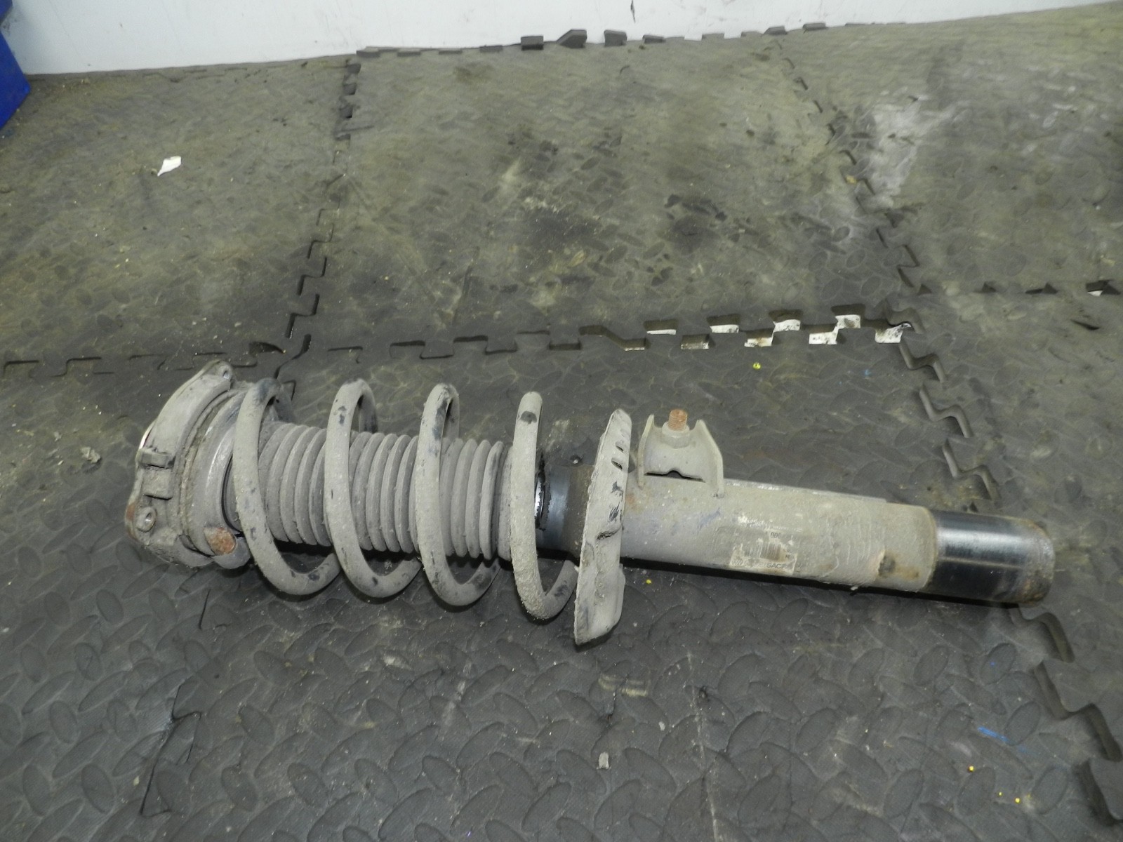 179. 2006 VOLKSWAGEN TOURAN. PASSENGER SIDE FRONT SUSPENSION UNIT - Image 2