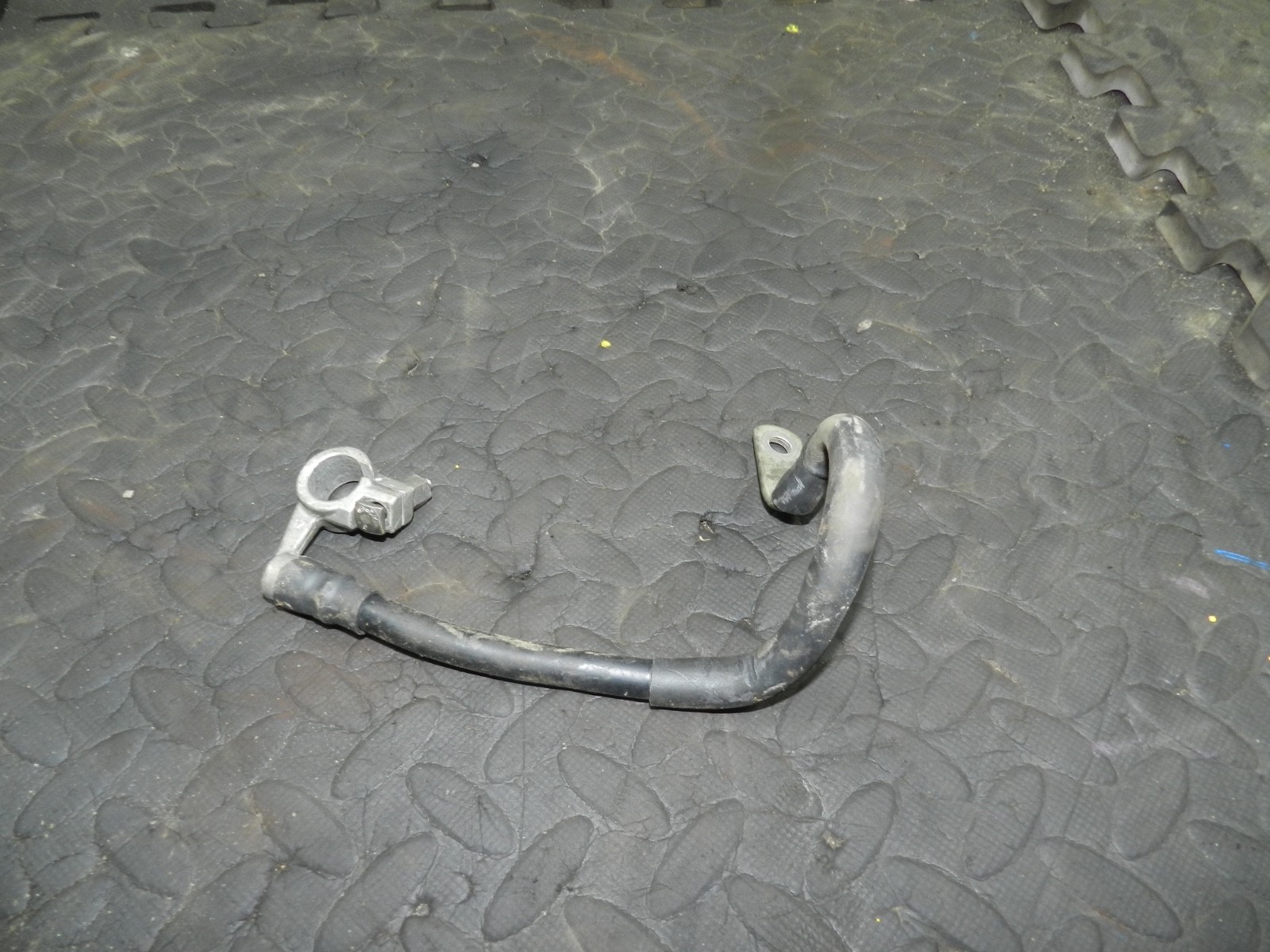 179. 2006 VOLKSWAGEN TOURAN. NEGATIVE EARTH CABLE TERMINAL