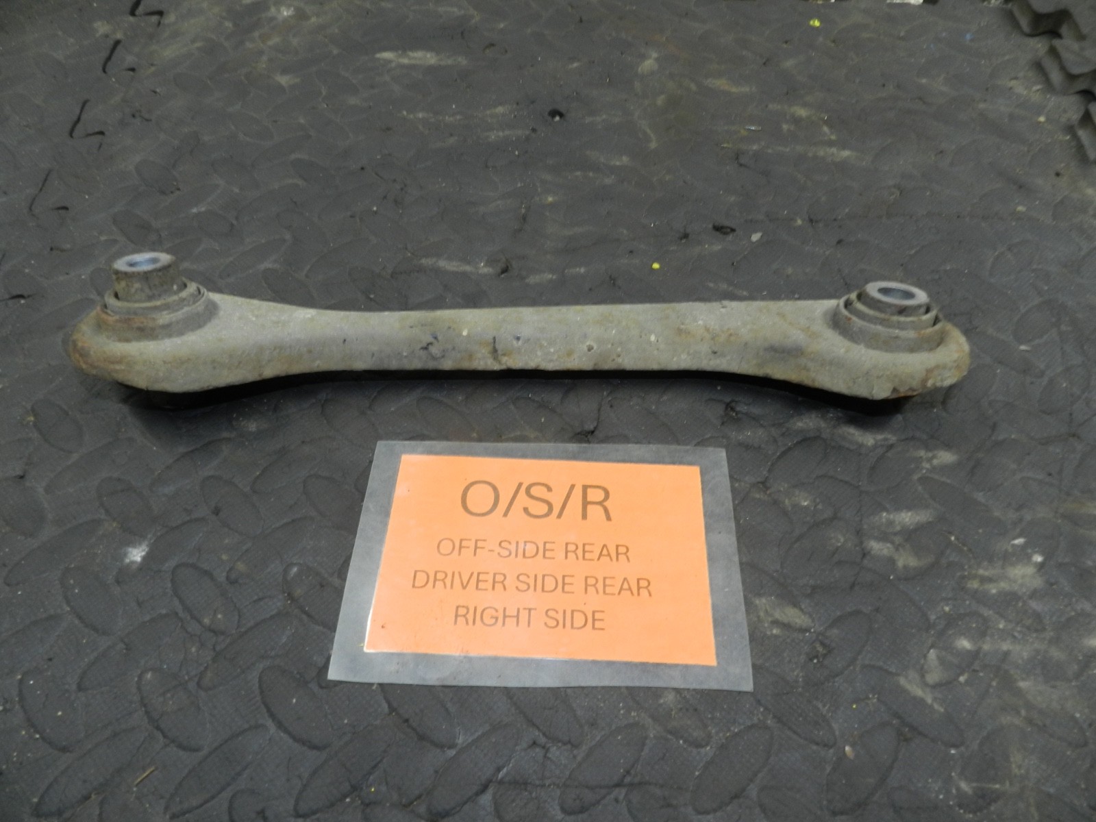 179. 2006 VOLKSWAGEN TOURAN. DRIVER SIDE REAR SUSPENSION ARM