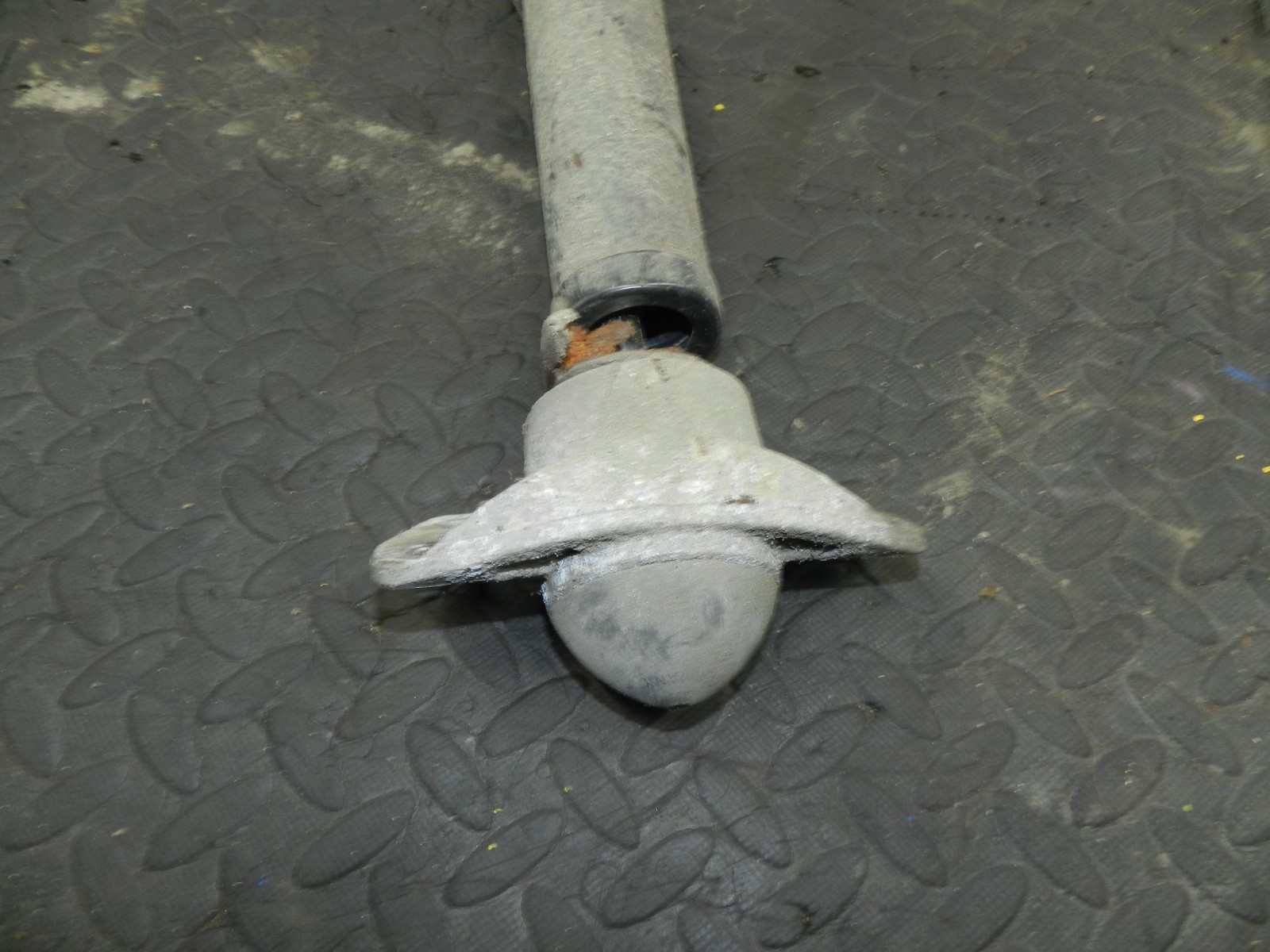 179. 2006 VOLKSWAGEN TOURAN. DRIVER SIDE REAR SHOCK ABSORBER - Image 3