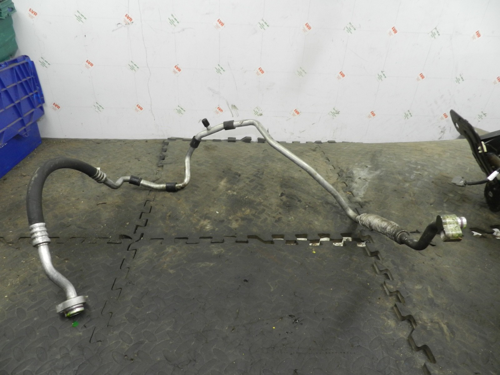 179. 2006 VOLKSWAGEN TOURAN. AIR CON PIPE