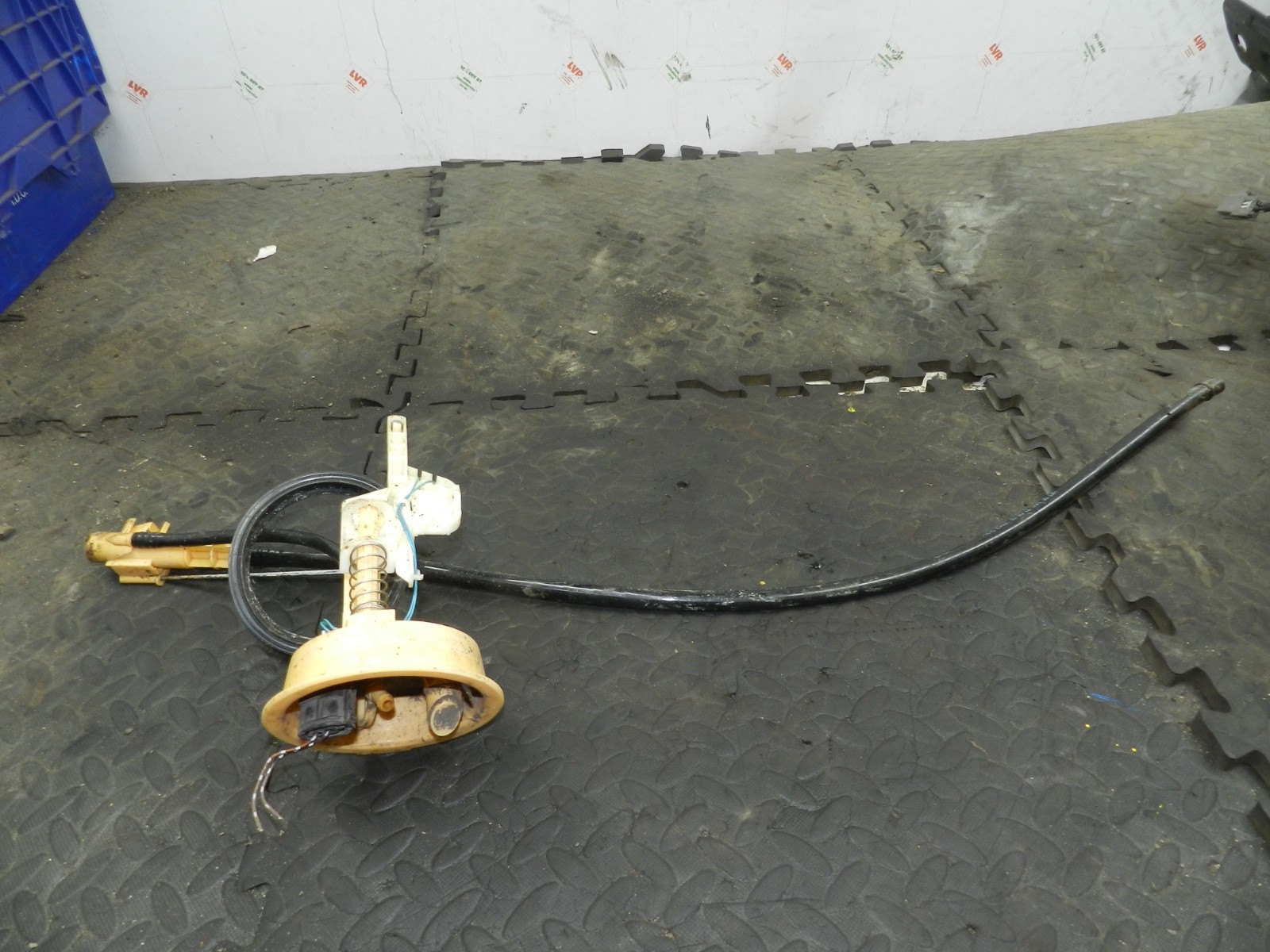 179. 2006 VOLKSWAGEN TOURAN. FUEL PUMP SENDER UNIT