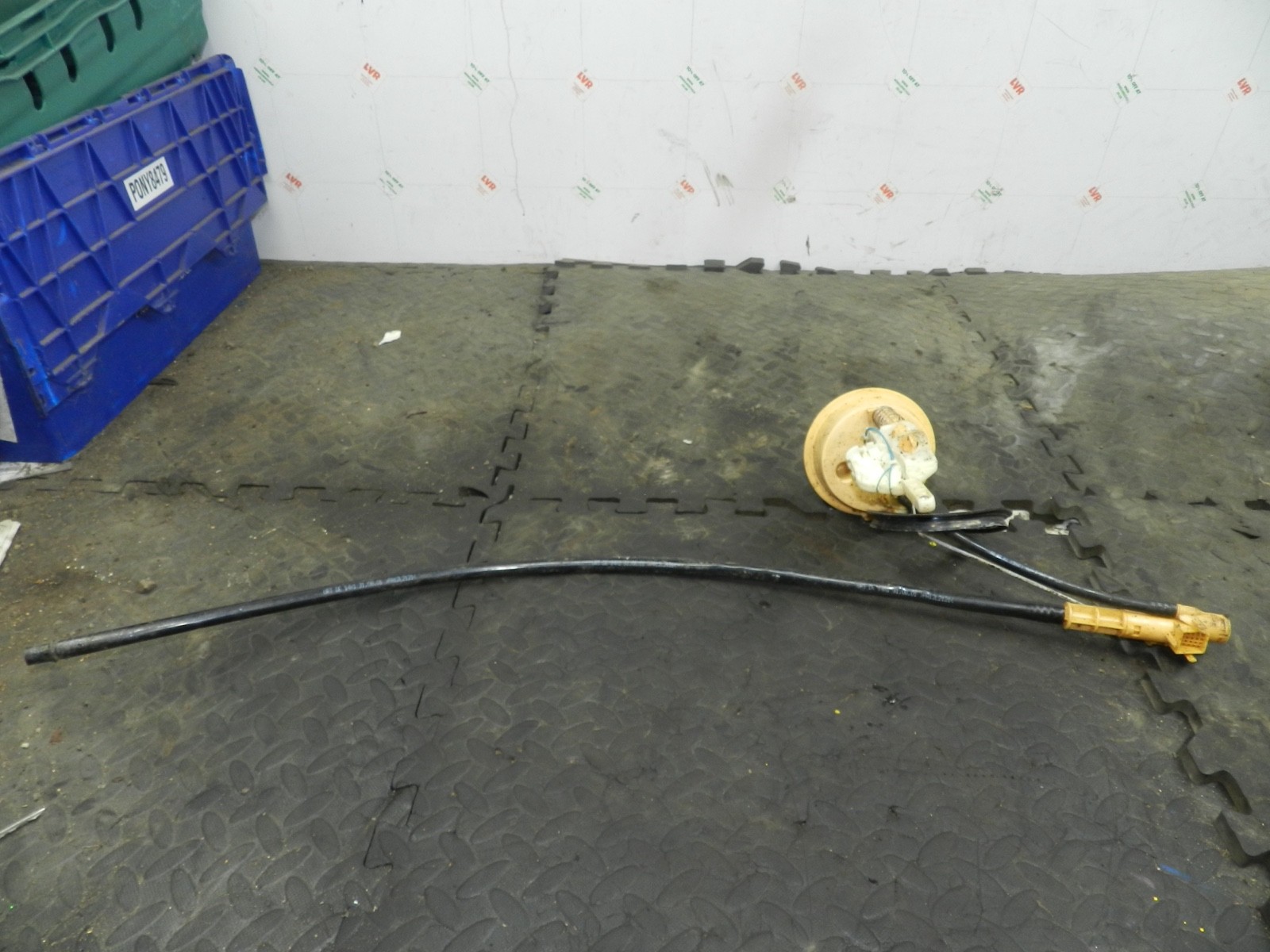 179. 2006 VOLKSWAGEN TOURAN. FUEL PUMP SENDER UNIT - Image 4