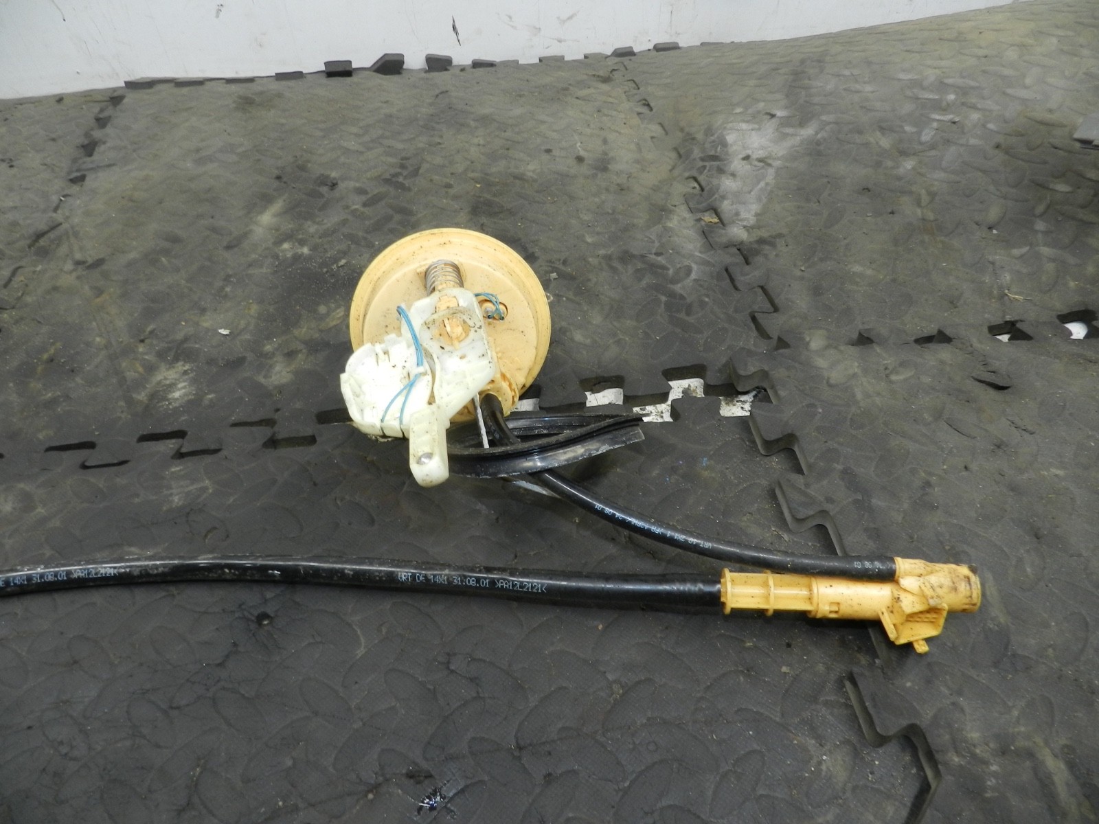 179. 2006 VOLKSWAGEN TOURAN. FUEL PUMP SENDER UNIT - Image 5