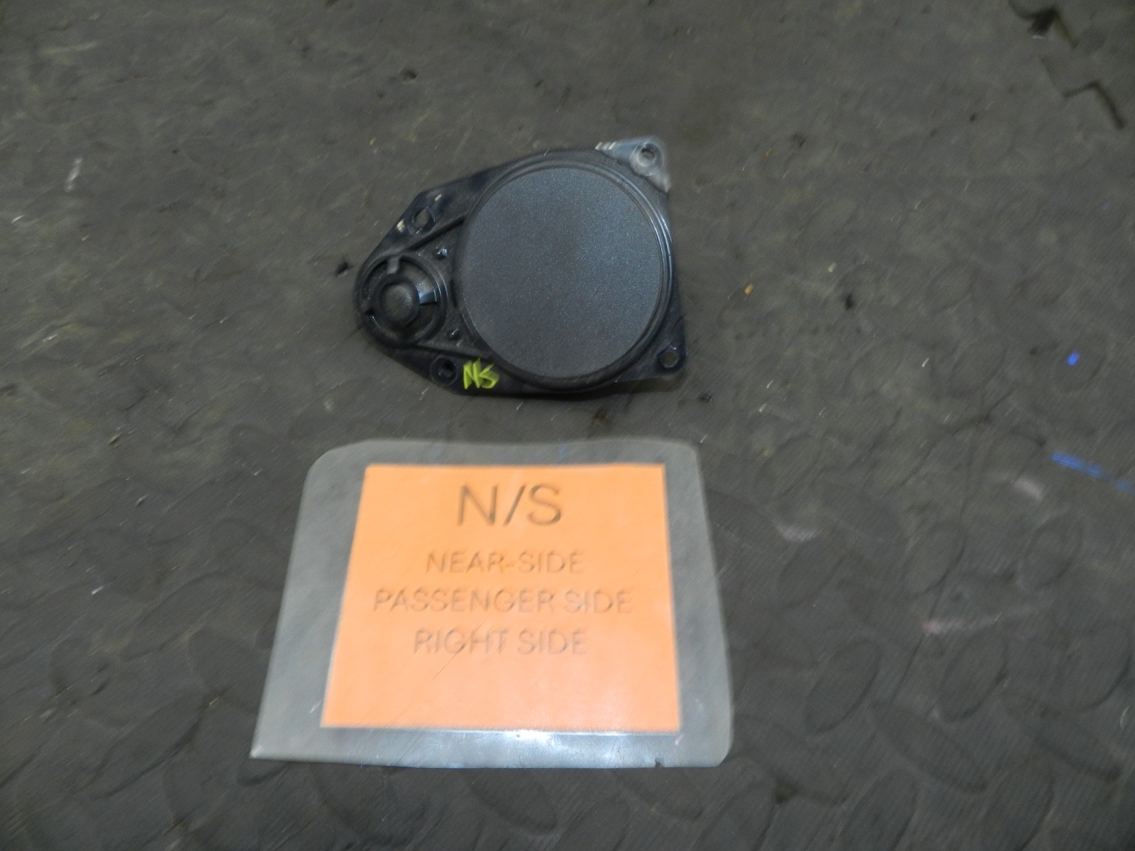 179. 2006 VOLKSWAGEN TOURAN. PASSENGER SIDE SPEAKER TWEETER