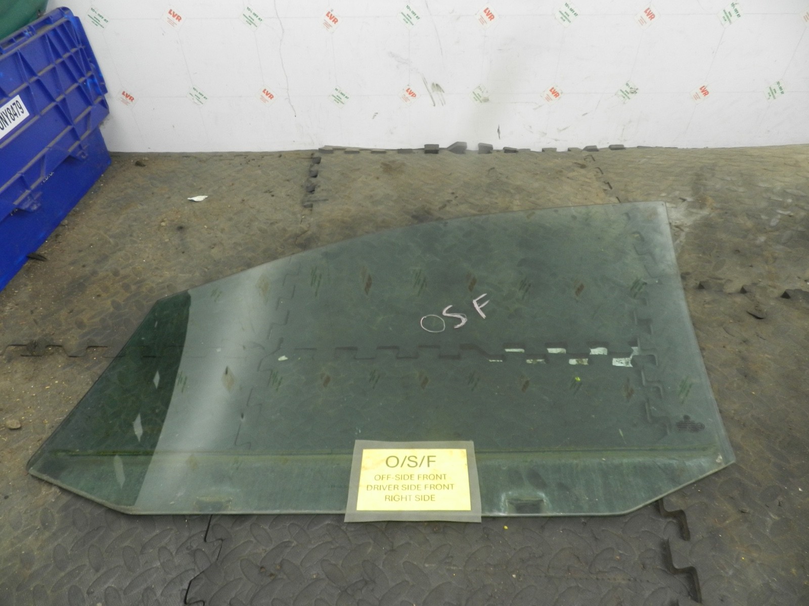 179. 2006 VOLKSWAGEN TOURAN. DRIVER SIDE FRONT DOOR WINDOW GLASS