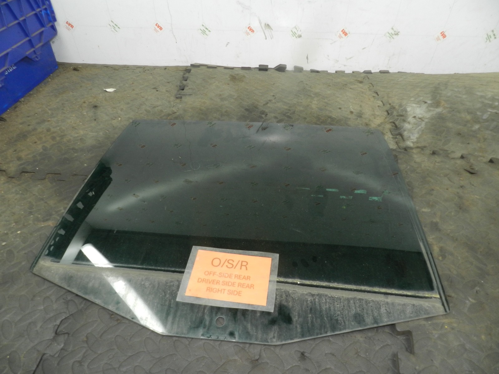179. 2006 VOLKSWAGEN TOURAN. DRIVER SIDE REAR DOOR WINDOW GLASS
