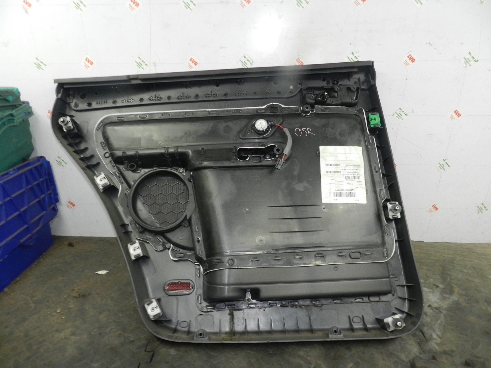 179. 2006 VOLKSWAGEN TOURAN. DRIVER SIDE REAR DOOR CARD PANEL - Image 3