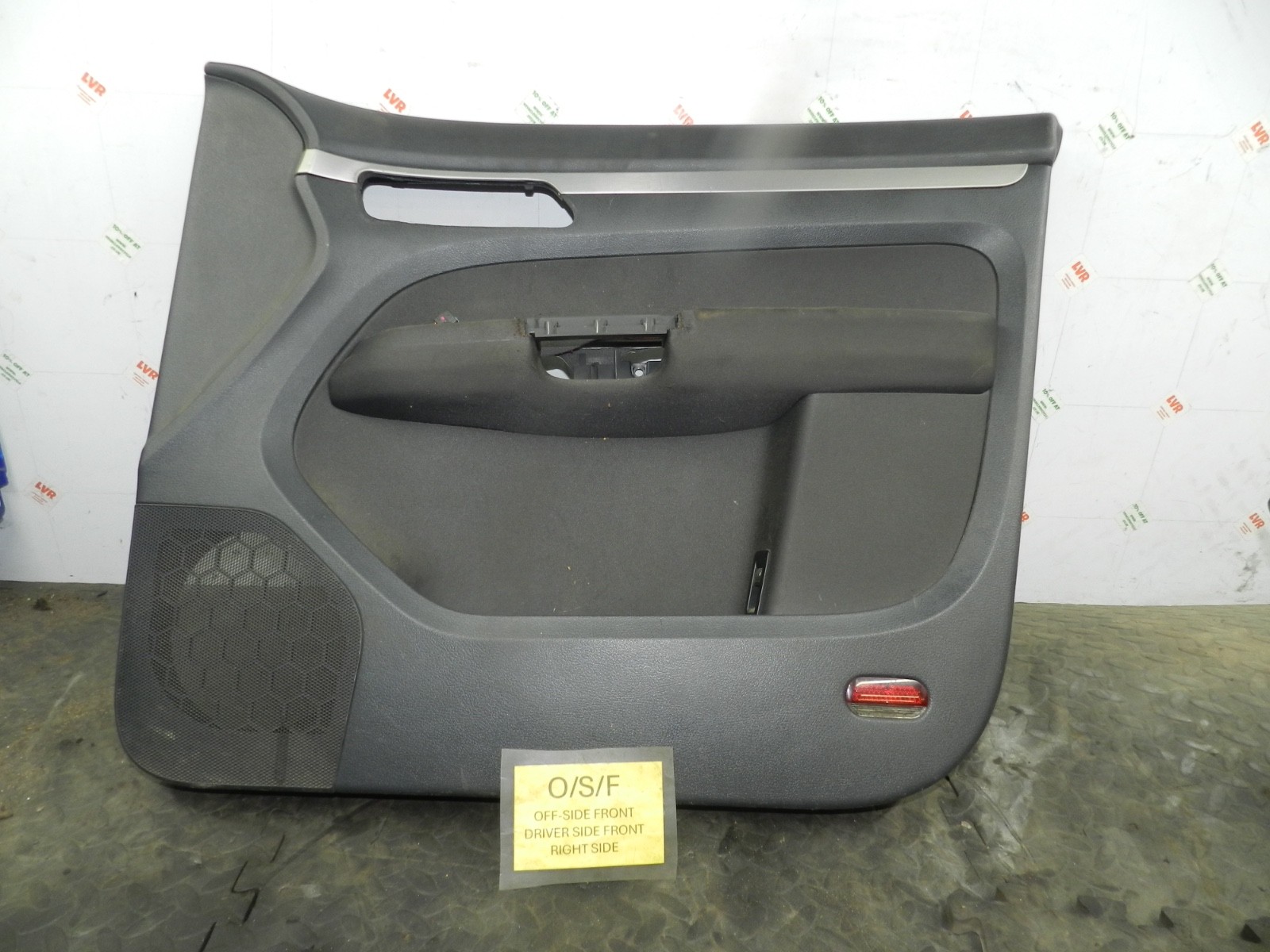 179. 2006 VOLKSWAGEN TOURAN. DRIVER SIDE FRONT DOOR CARD PANEL