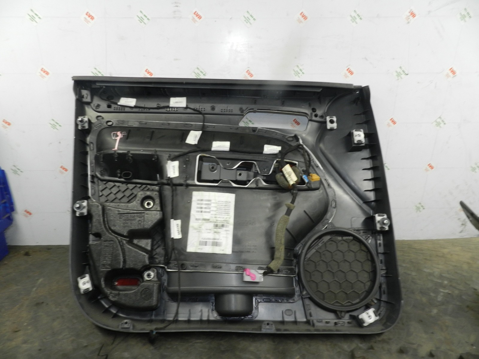 179. 2006 VOLKSWAGEN TOURAN. DRIVER SIDE FRONT DOOR CARD PANEL - Image 2