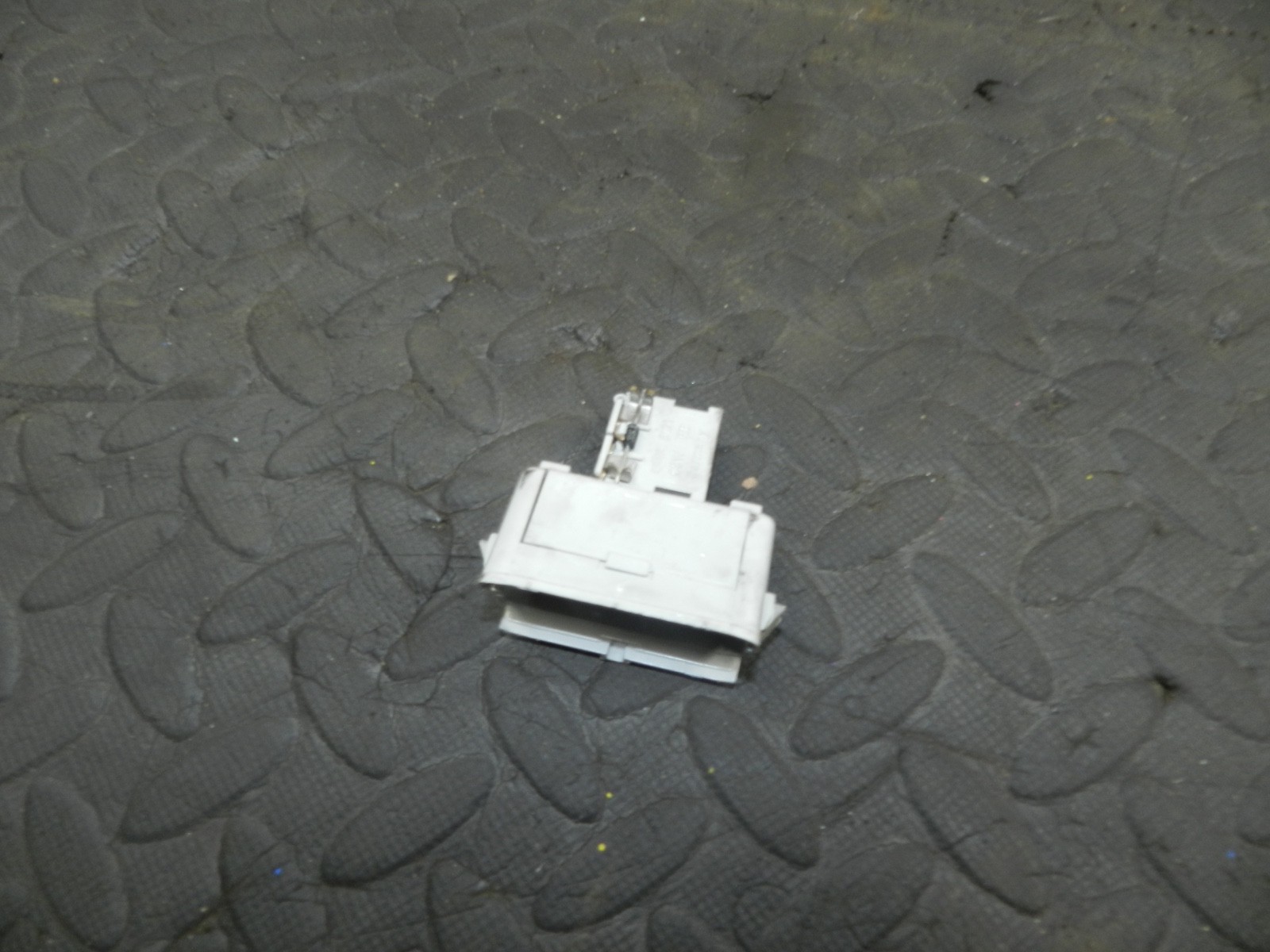 179. 2006 VOLKSWAGEN TOURAN. DRIVER SIDE FRONT DOOR LIGHT - Image 2
