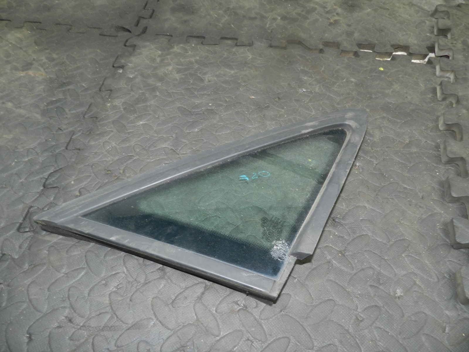 179. 2006 VOLKSWAGEN TOURAN. DRIVERR SIDE FRONT QUARTER GLASS - Image 2