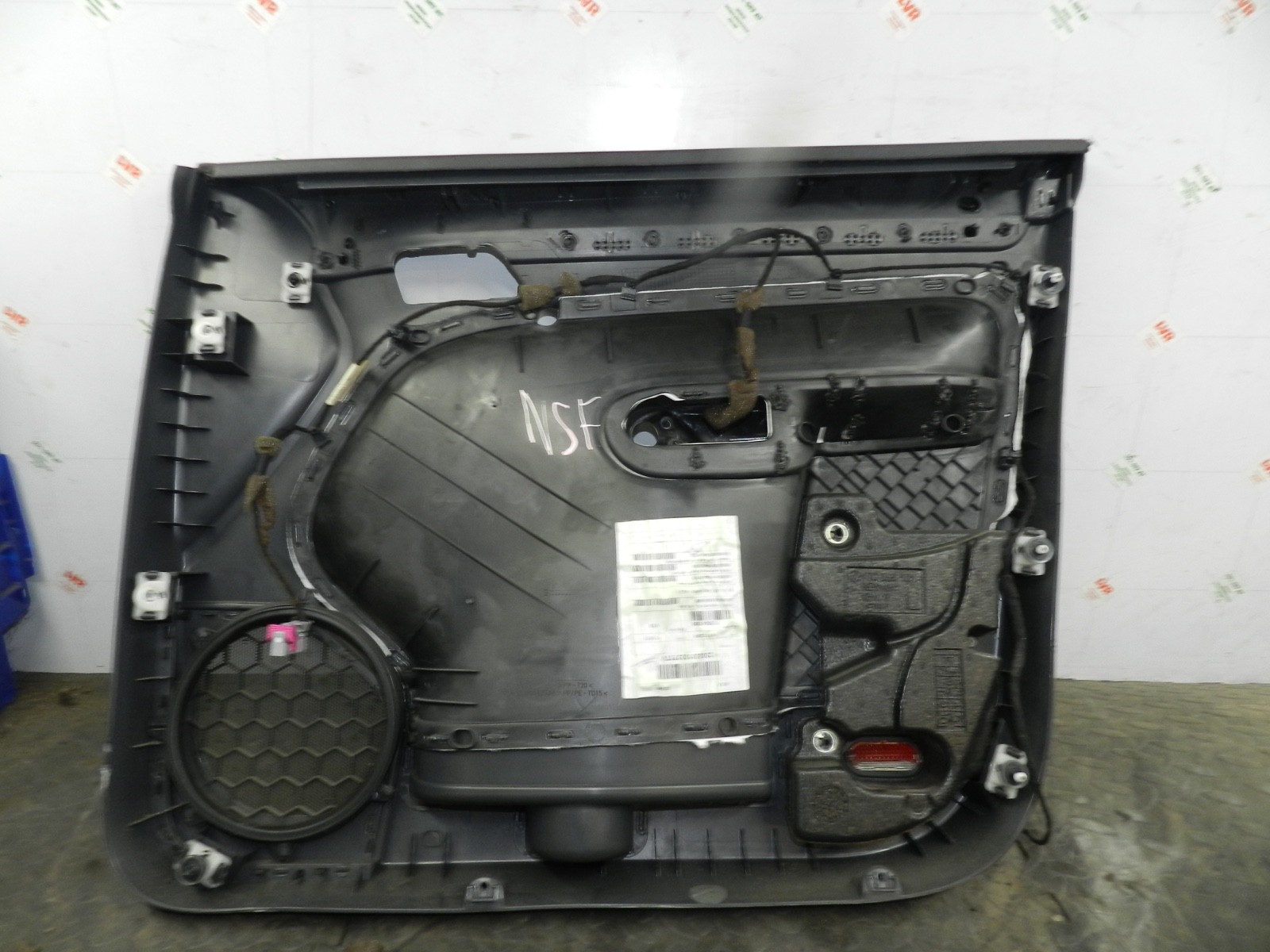 179. 2006 VOLKSWAGEN TOURAN. DRIVER SIDE FRONT DOOR CARD PANEL - Image 2