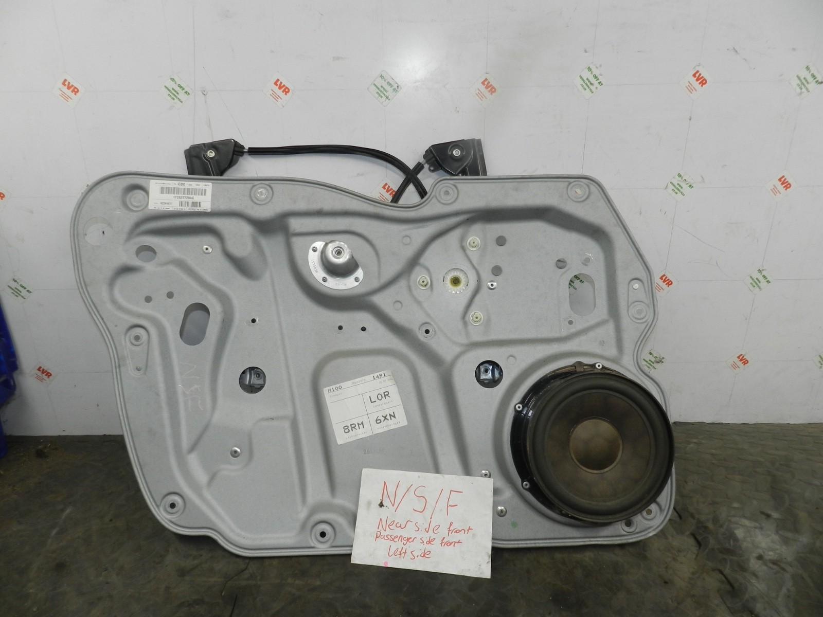 179. 2006 VOLKSWAGEN TOURAN. PASSENGER SIDE FRONT DOOR WINDOW REGULATOR