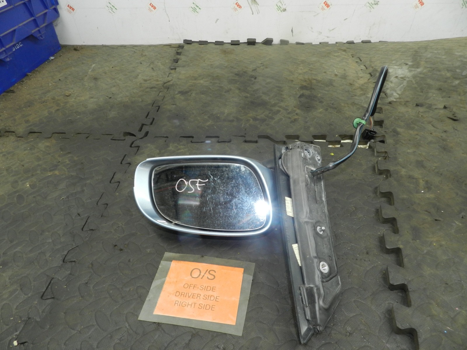 179. 2006 VOLKSWAGEN TOURAN. DRIVER SIDE WING MIRROR SILVER