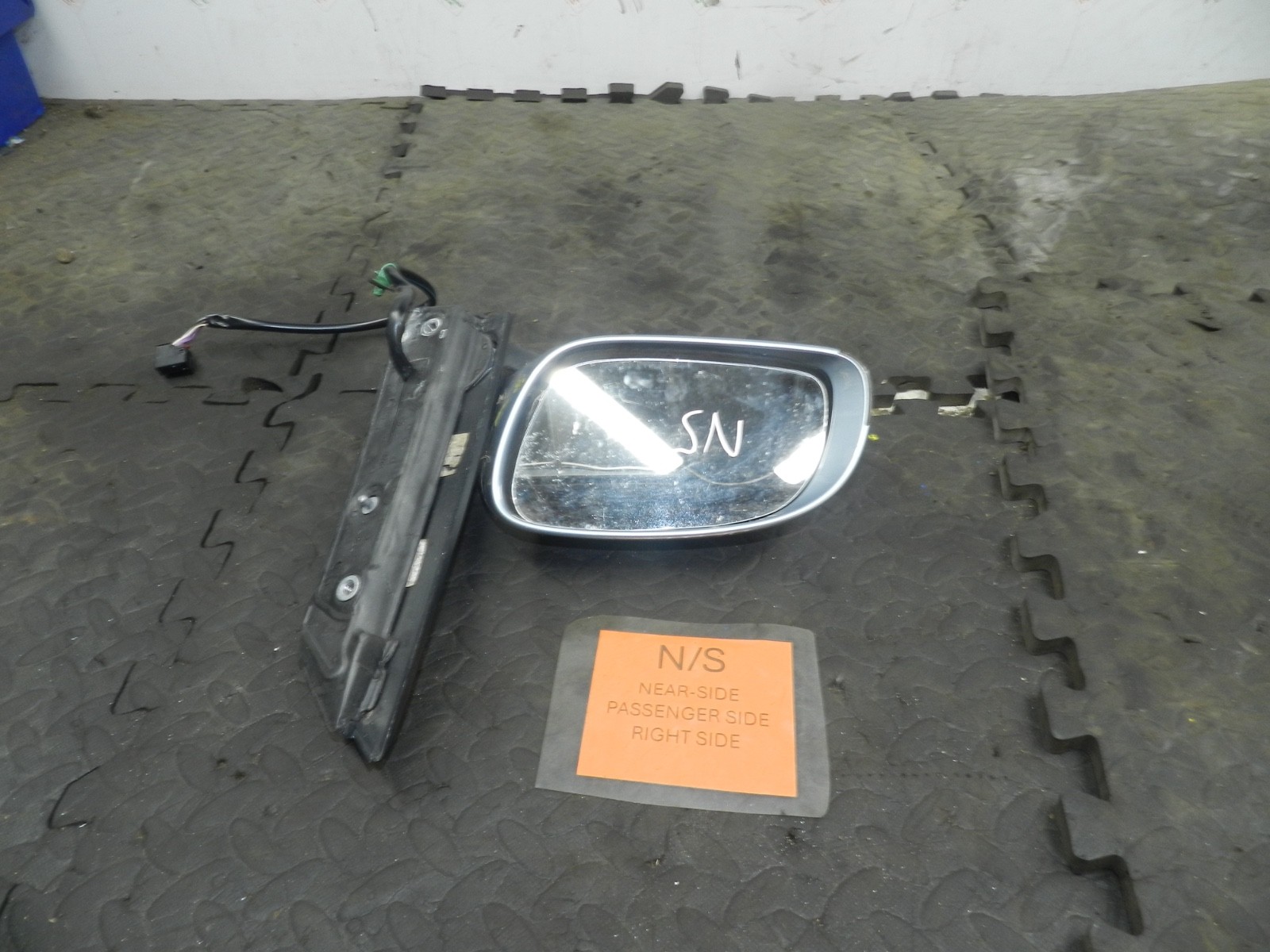 179. 2006 VOLKSWAGEN TOURAN. PASSENGER SIDE WING MIRROR SILVER
