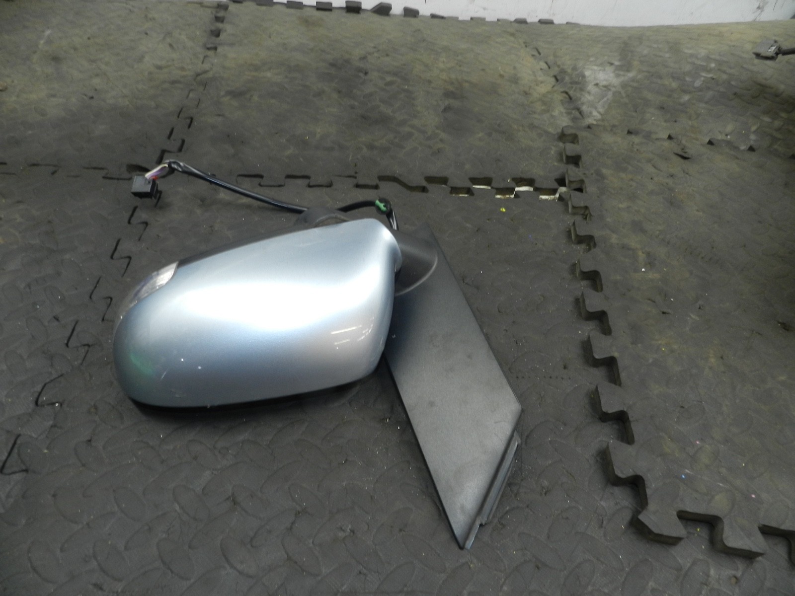 179. 2006 VOLKSWAGEN TOURAN. PASSENGER SIDE WING MIRROR SILVER - Image 4