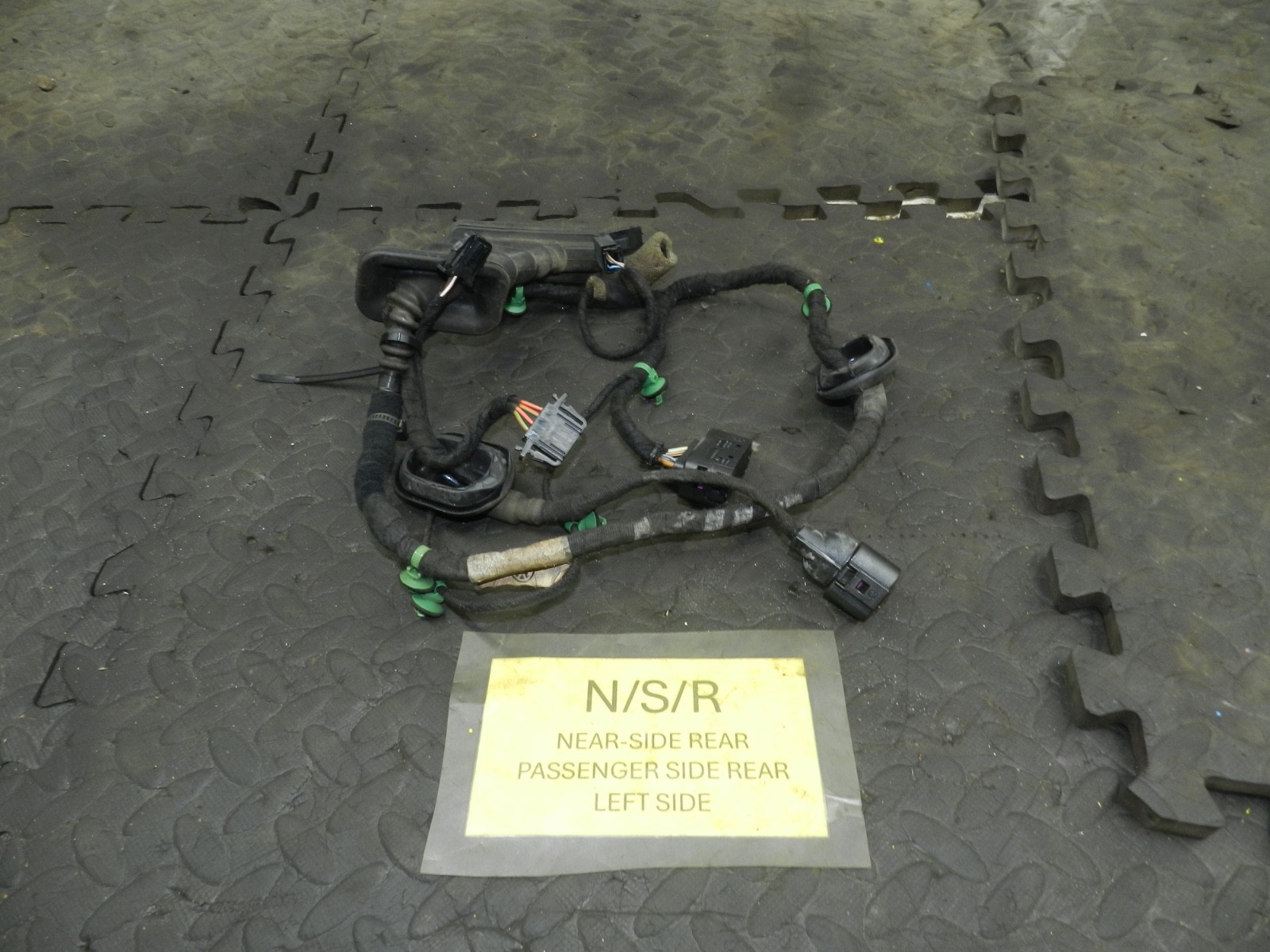 179. 2006 VOLKSWAGEN TOURAN. PASSENGER SIDE REAR DOOR WIRING LOOM