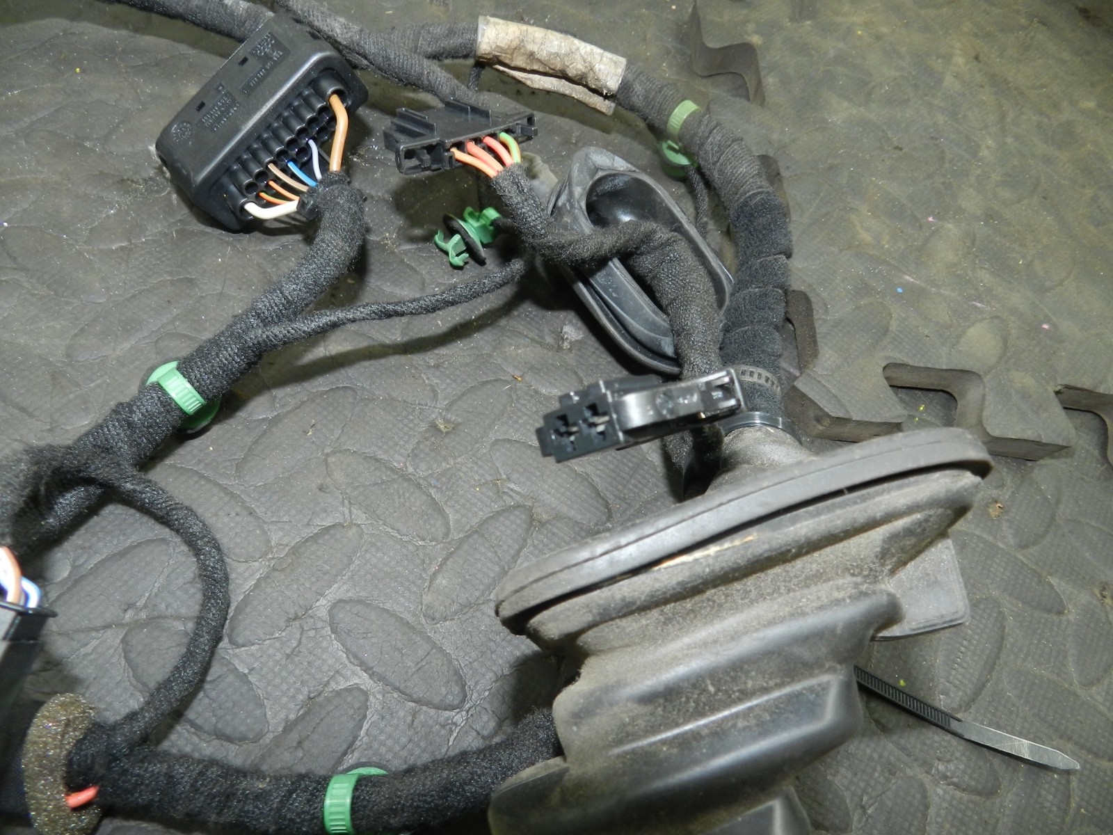 179. 2006 VOLKSWAGEN TOURAN. PASSENGER SIDE REAR DOOR WIRING LOOM - Image 6