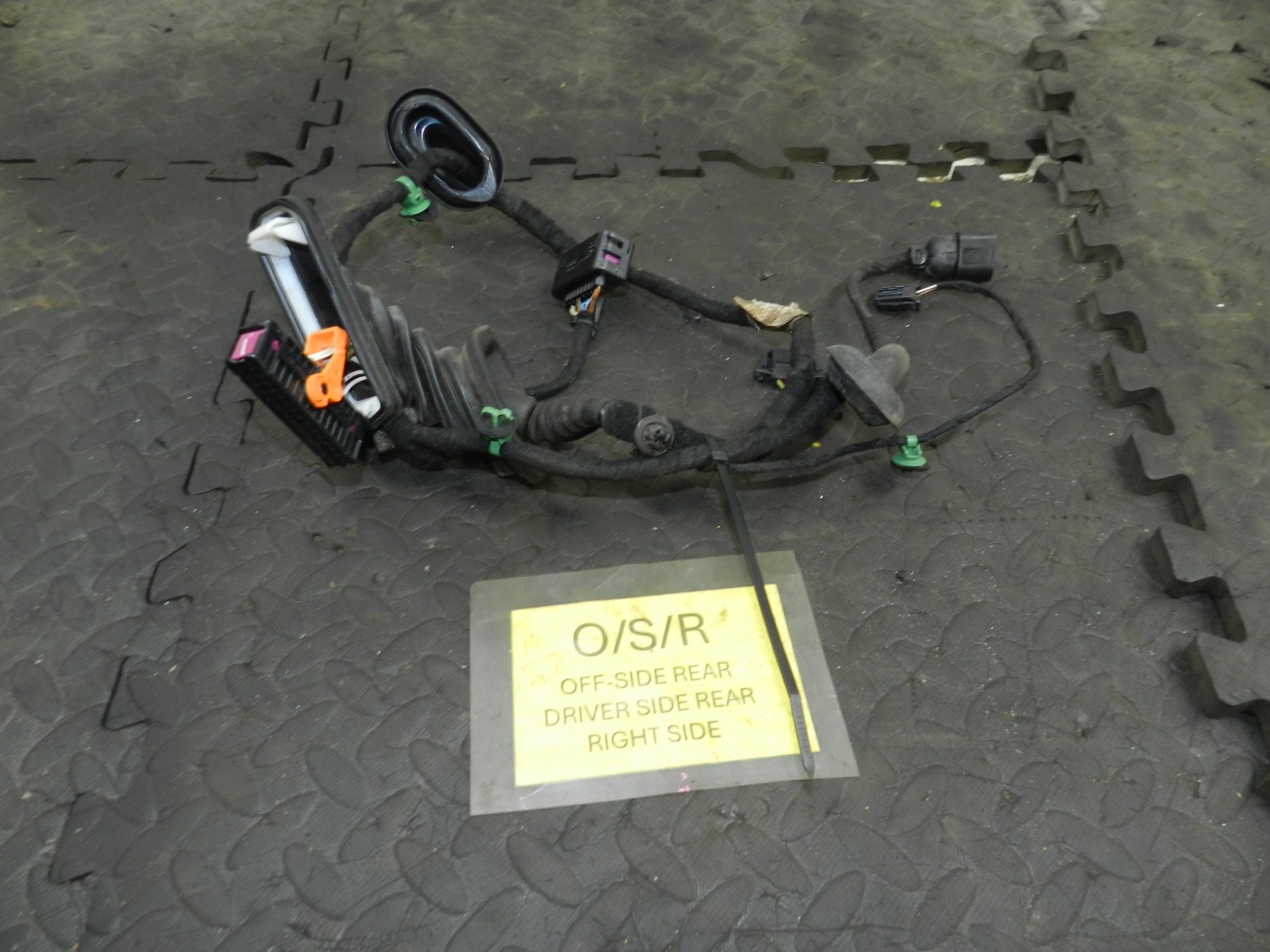 179. 2006 VOLKSWAGEN TOURAN. DRIVER SIDE REAR DOOR WIRING LOOM