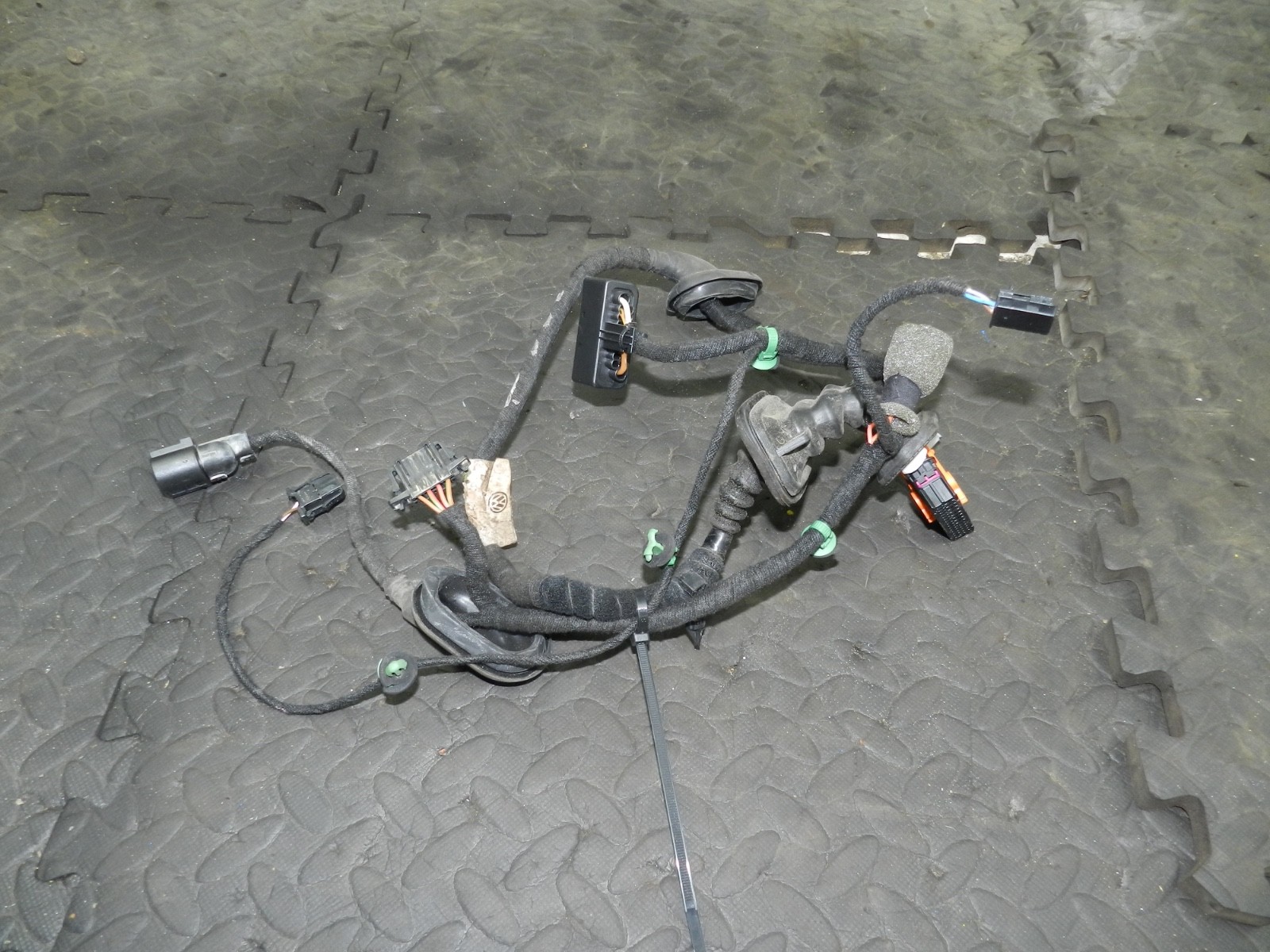 179. 2006 VOLKSWAGEN TOURAN. DRIVER SIDE REAR DOOR WIRING LOOM - Image 2