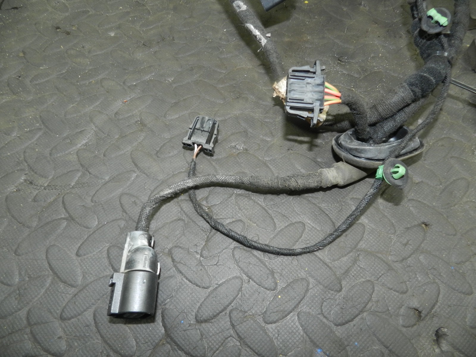 179. 2006 VOLKSWAGEN TOURAN. DRIVER SIDE REAR DOOR WIRING LOOM - Image 3