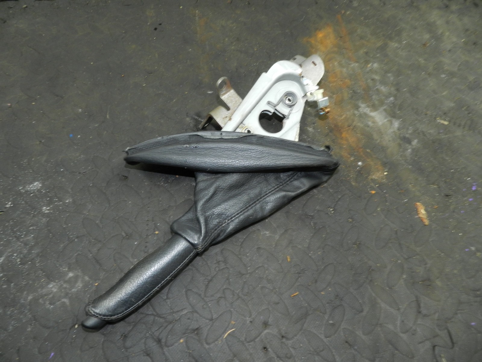 176. 2001 BMW 330D E46. HAND BRAKE LEVER - Image 2