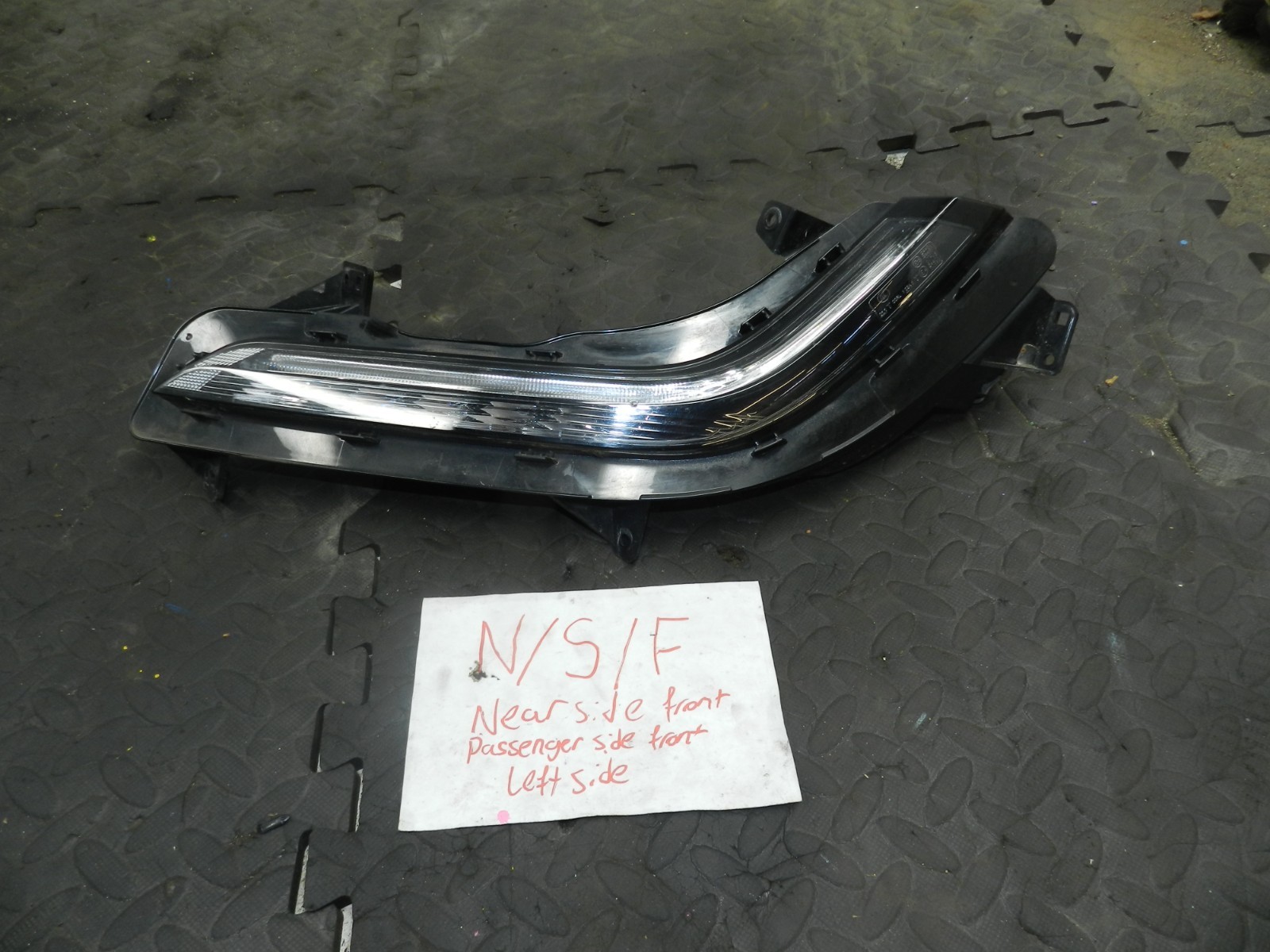 180. 2018 RENAULT KOLEOS MK2. PASSENGER SIDE FRONT DRL RUNNING LIGHT