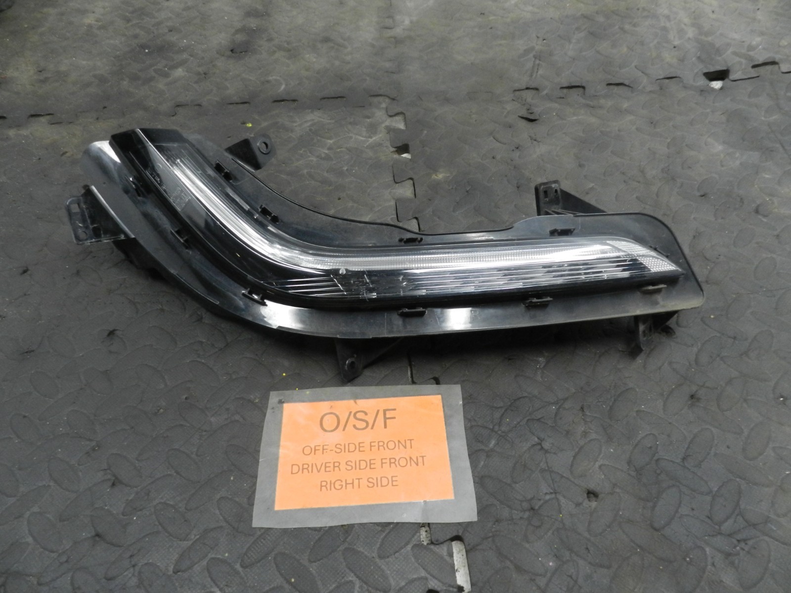 180. 2018 RENAULT KOLEOS MK2. DRIVER SIDE FRONT DRL RUNNING LIGHT